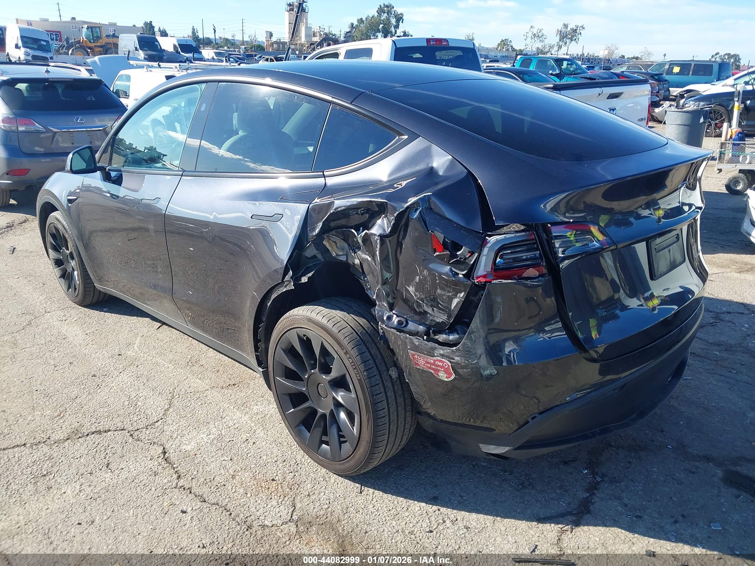 TESLA MODEL image 3