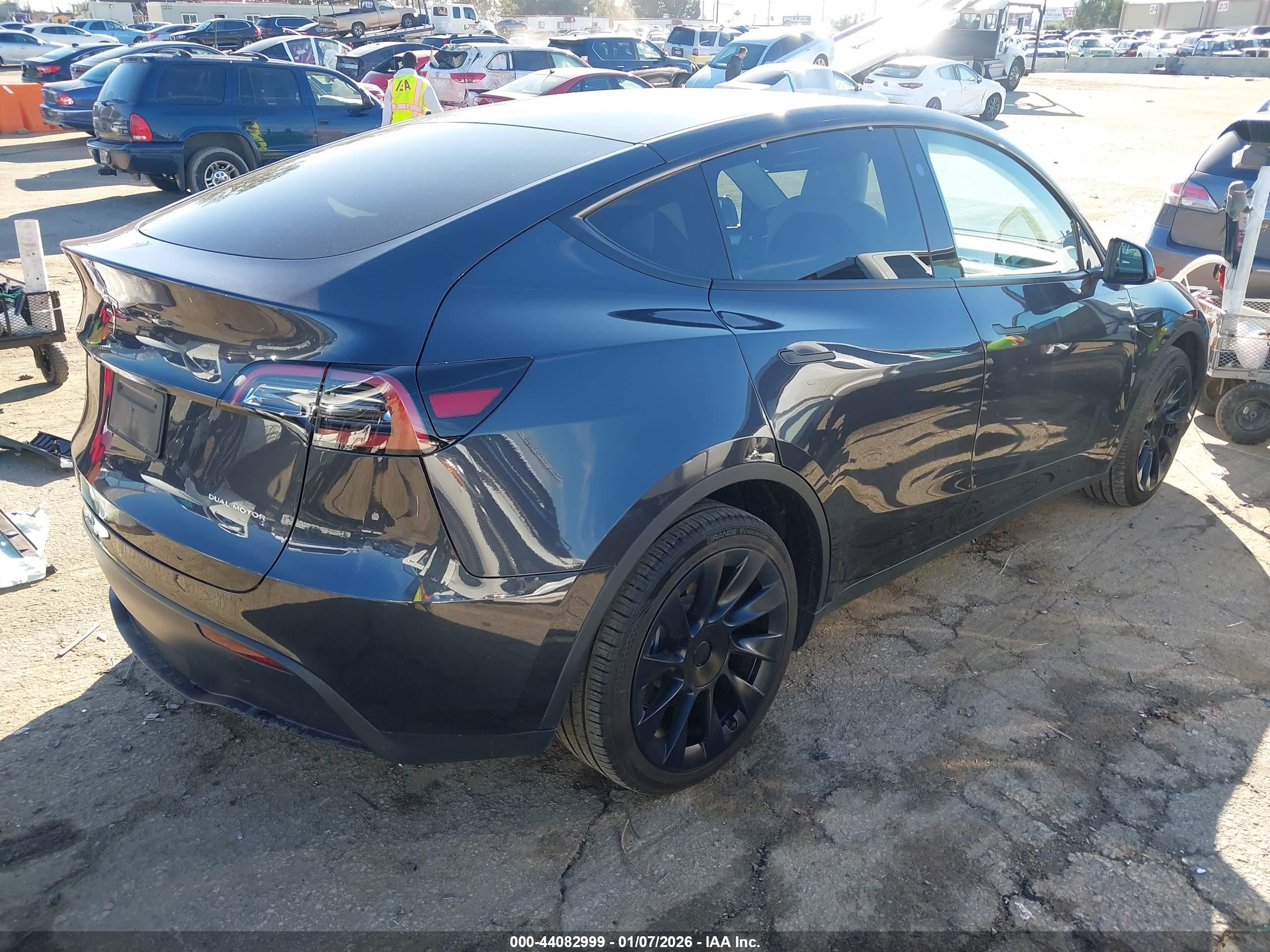 TESLA MODEL image 4