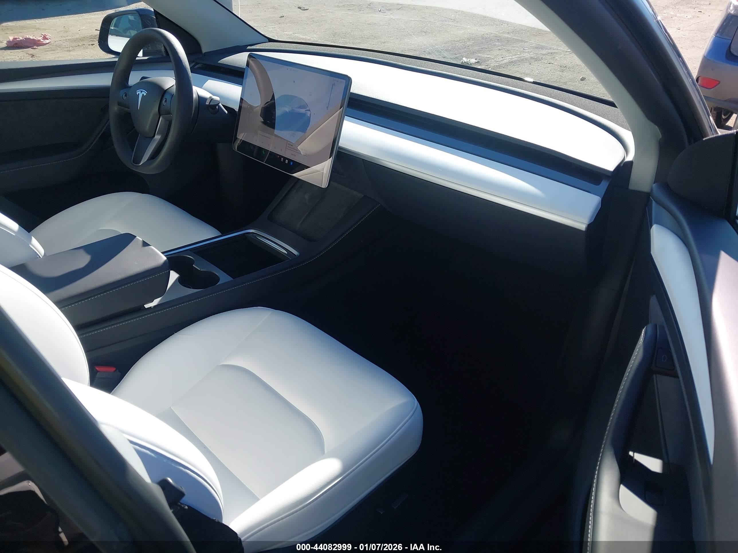 TESLA MODEL image 5