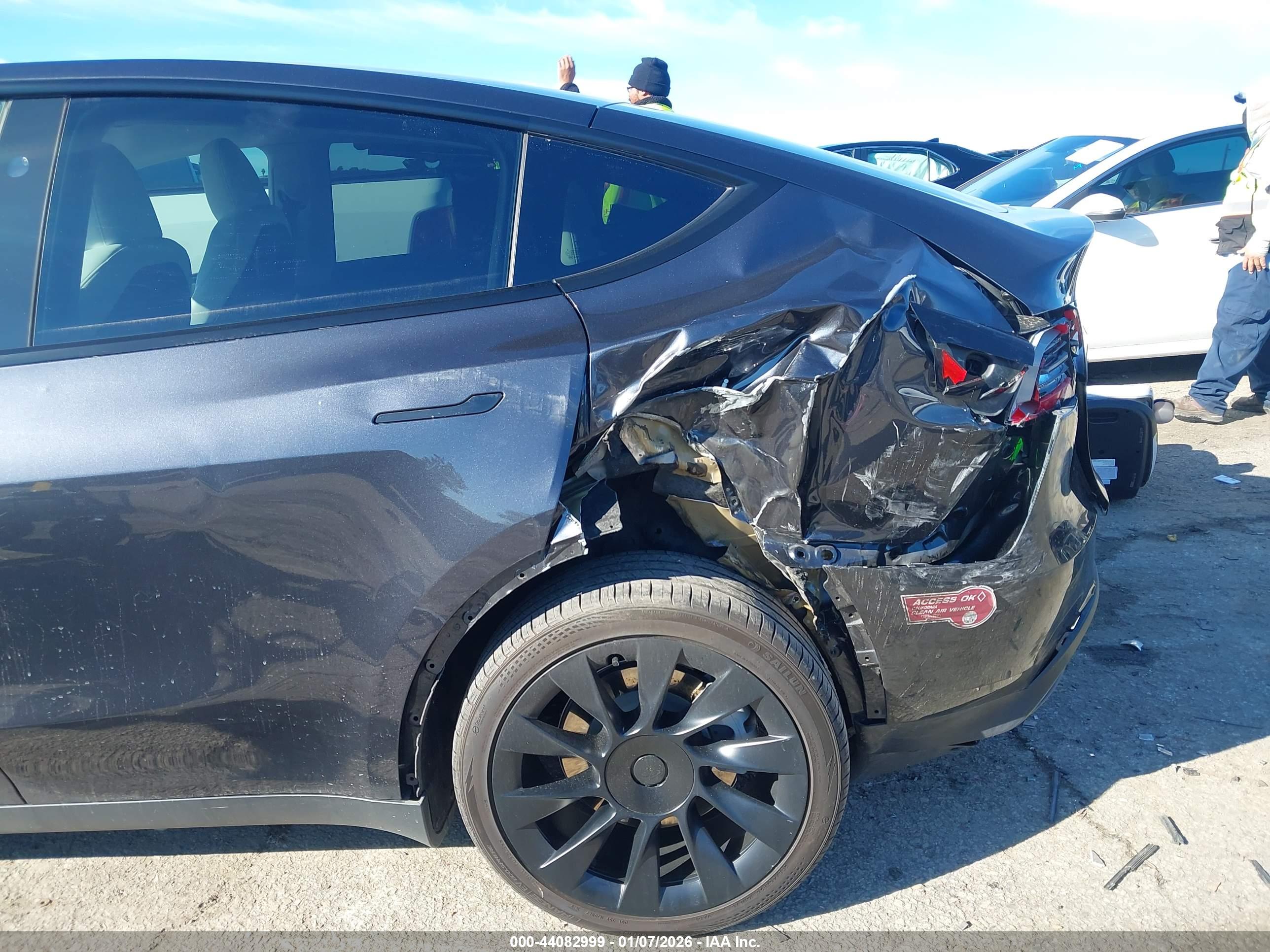 TESLA MODEL image 6