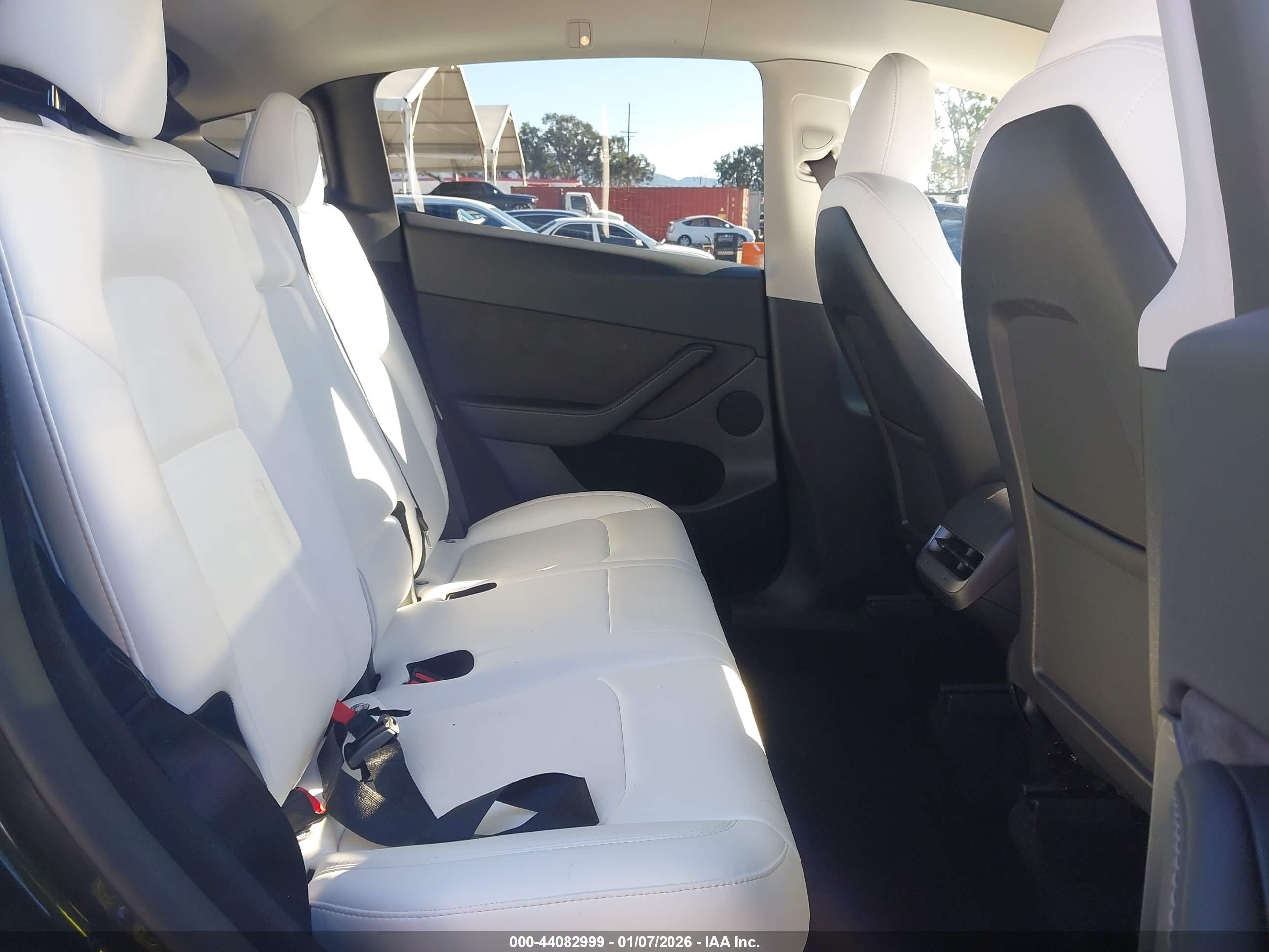 TESLA MODEL image 8