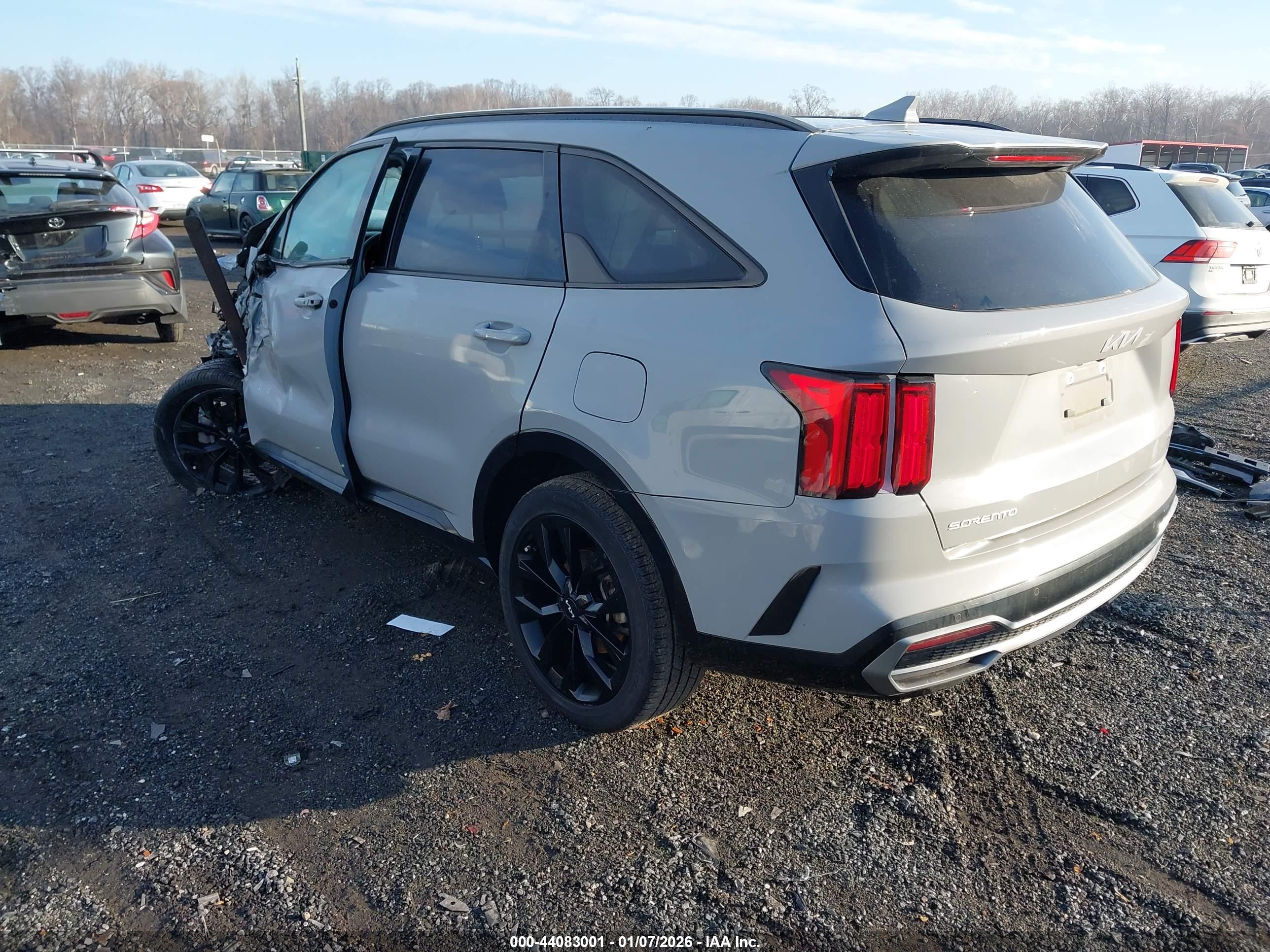 KIA SORENTO image 3