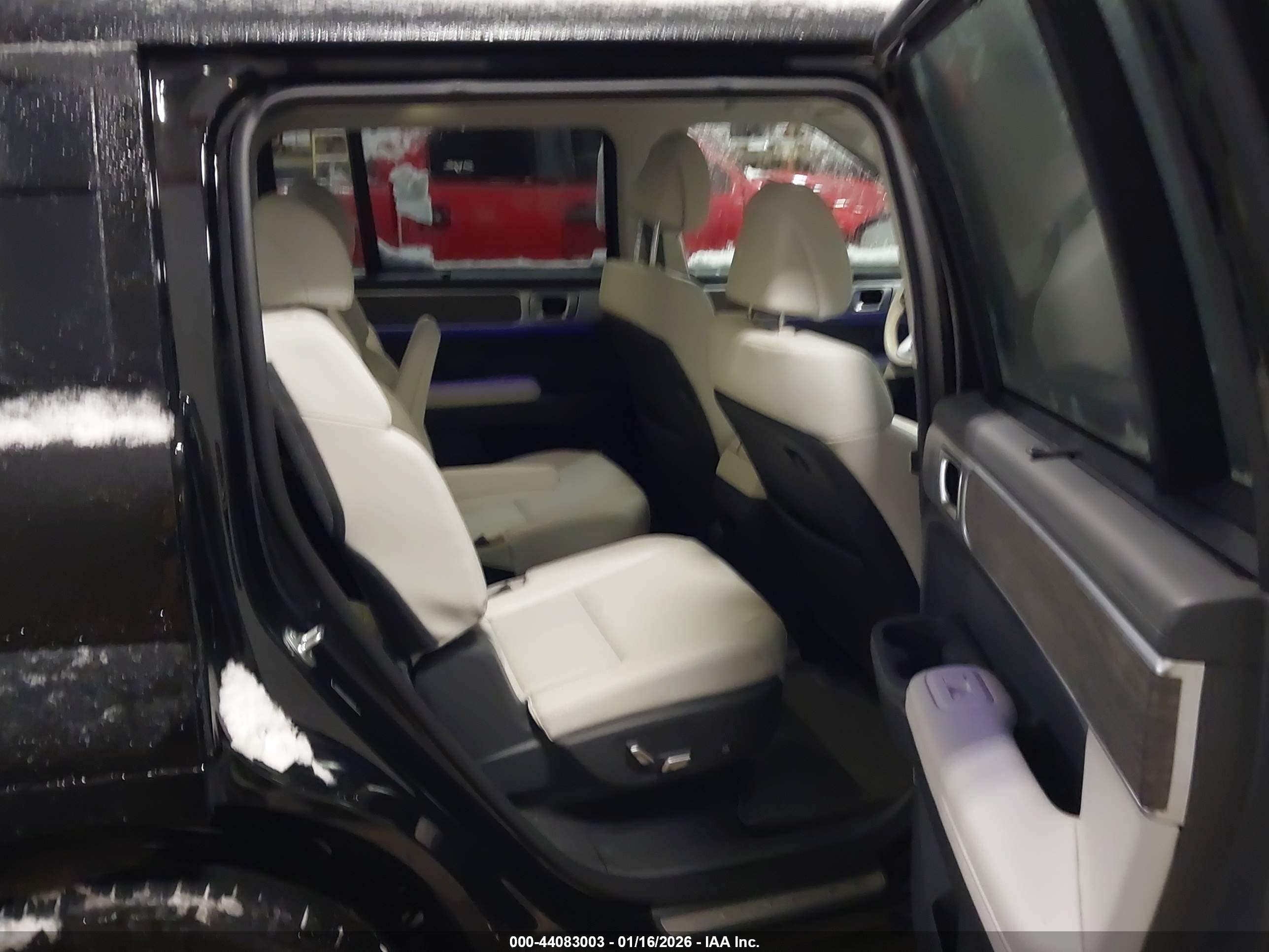 HYUNDAI SANTA image 8
