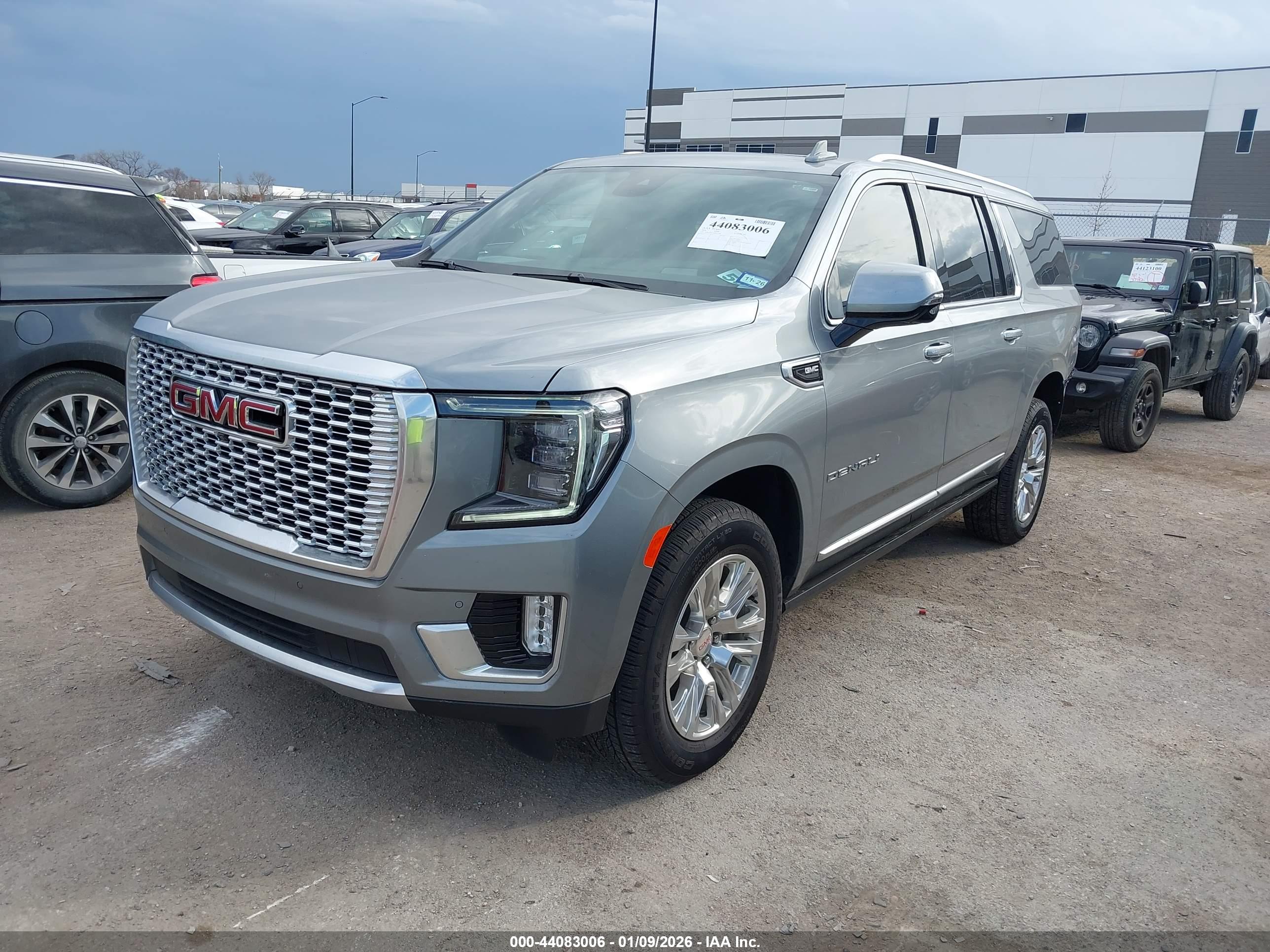 GMC YUKON image 2