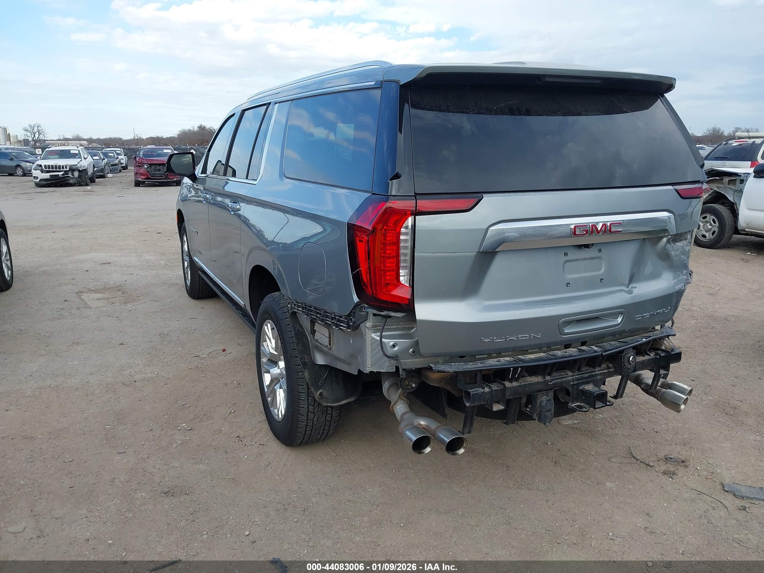 GMC YUKON image 3
