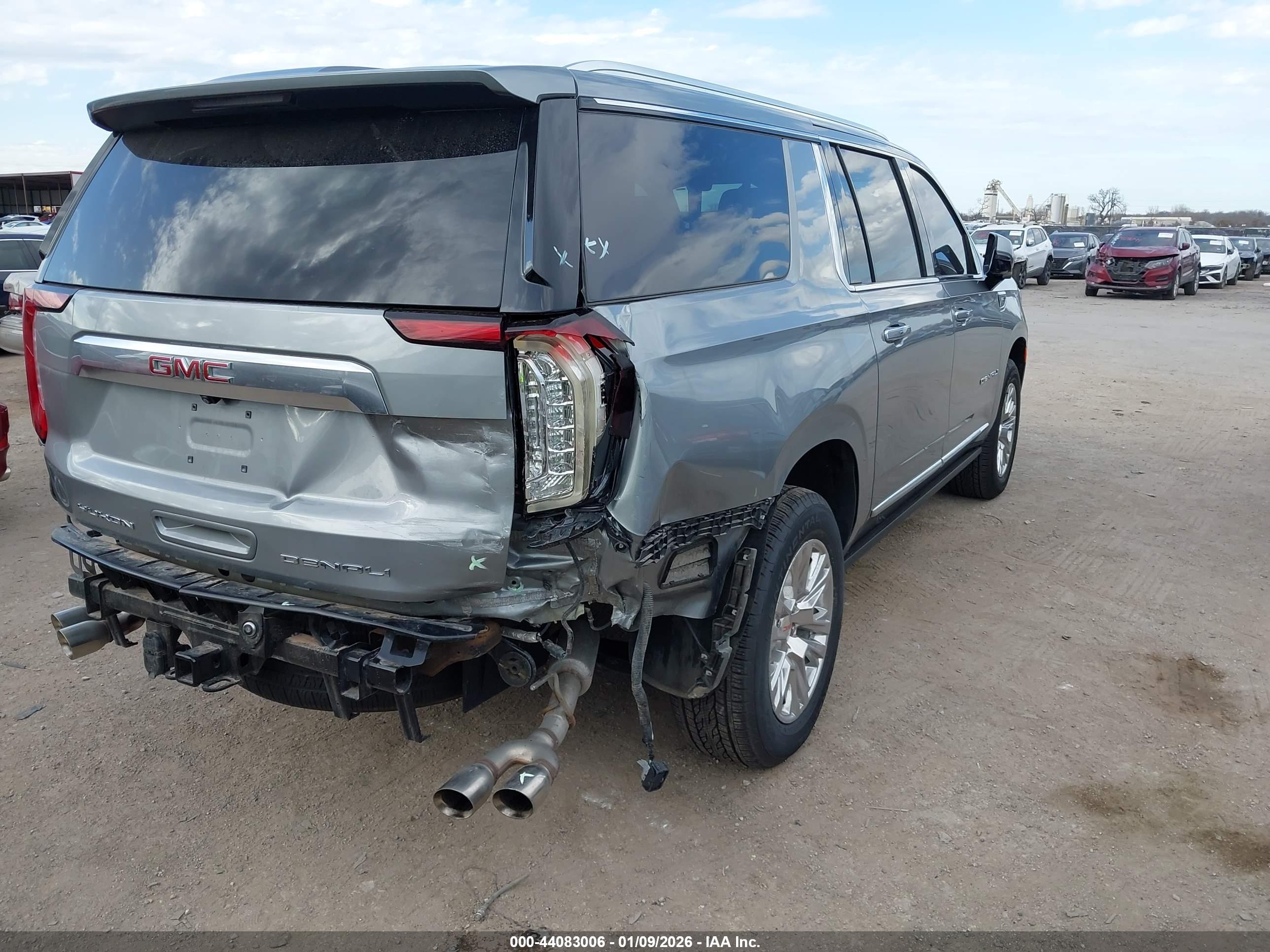 GMC YUKON image 4