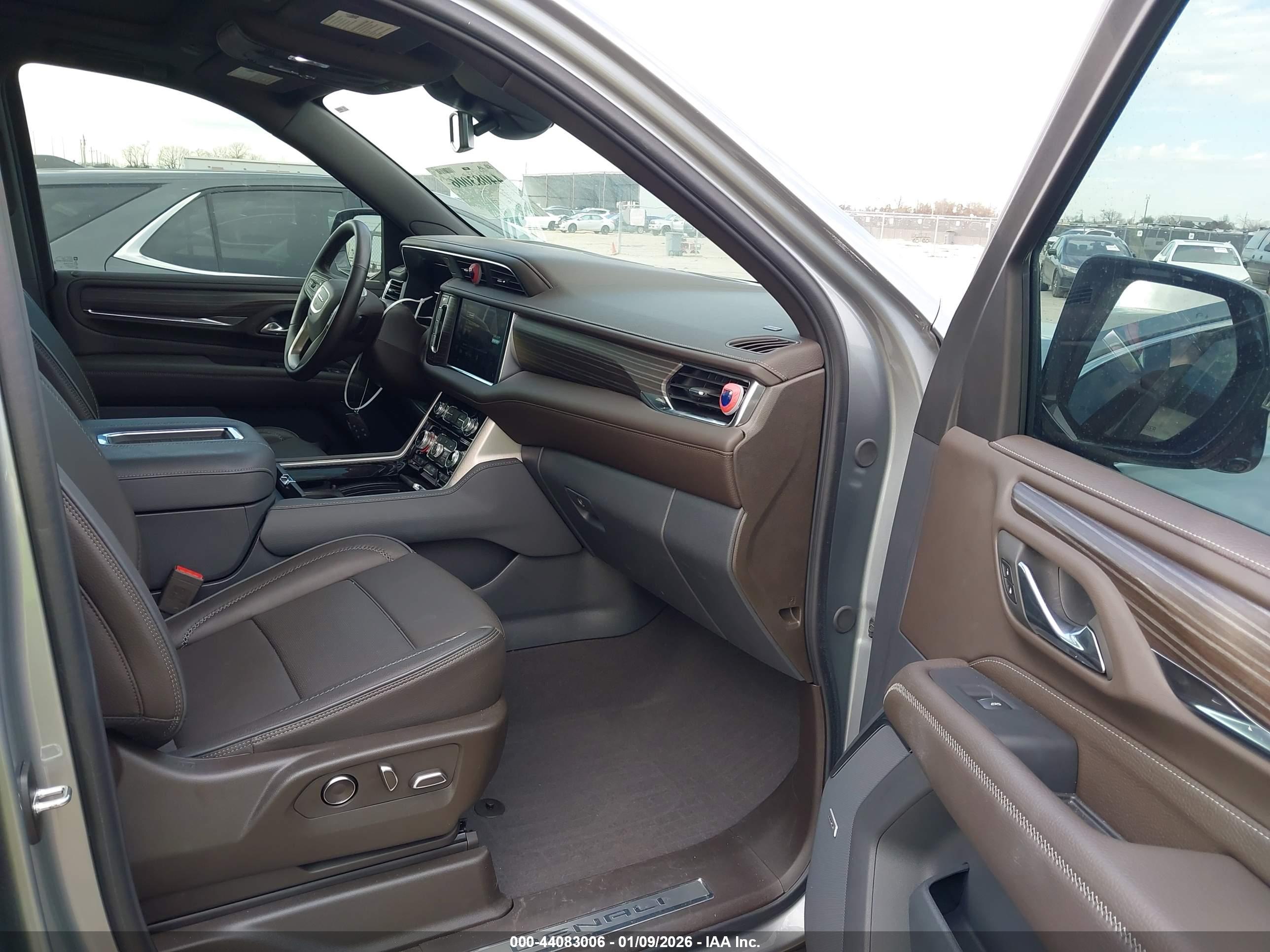 GMC YUKON image 5