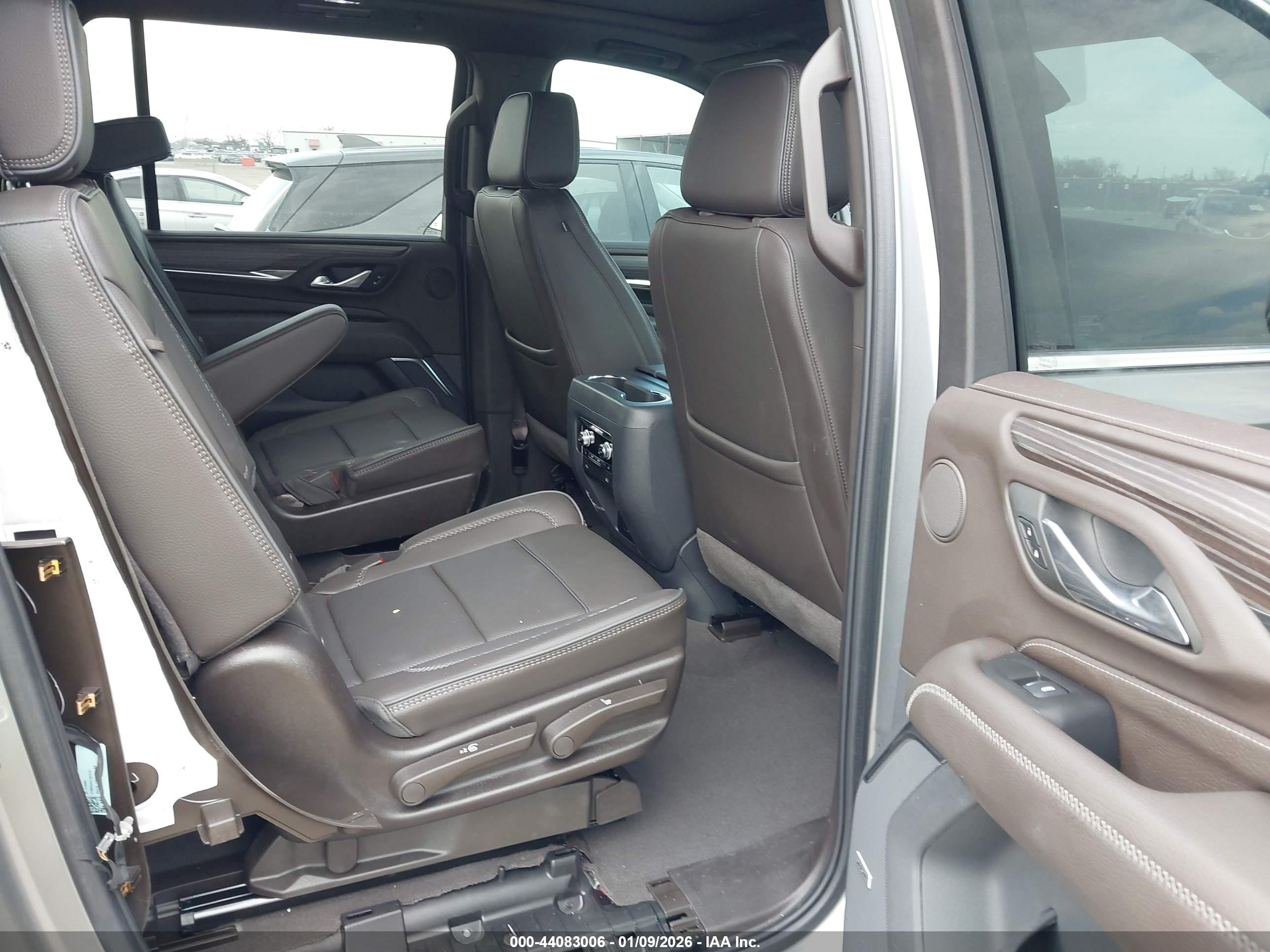 GMC YUKON image 8