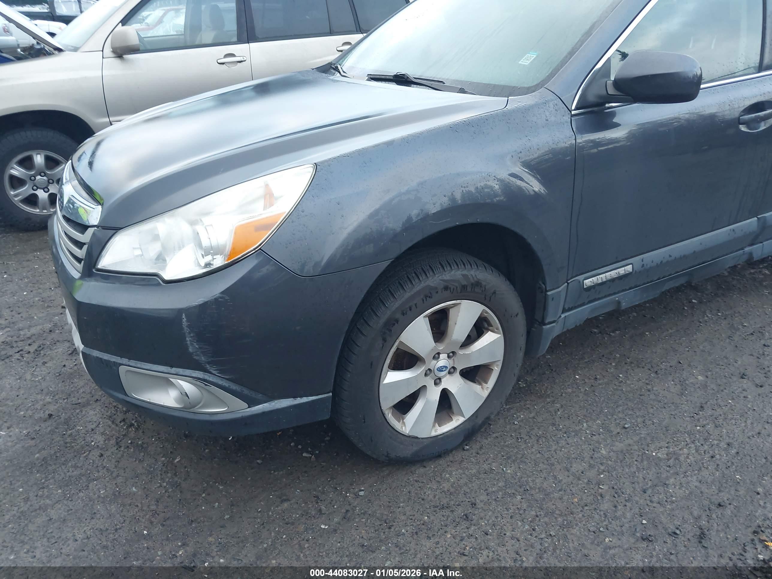 SUBARU OUTBACK image 6