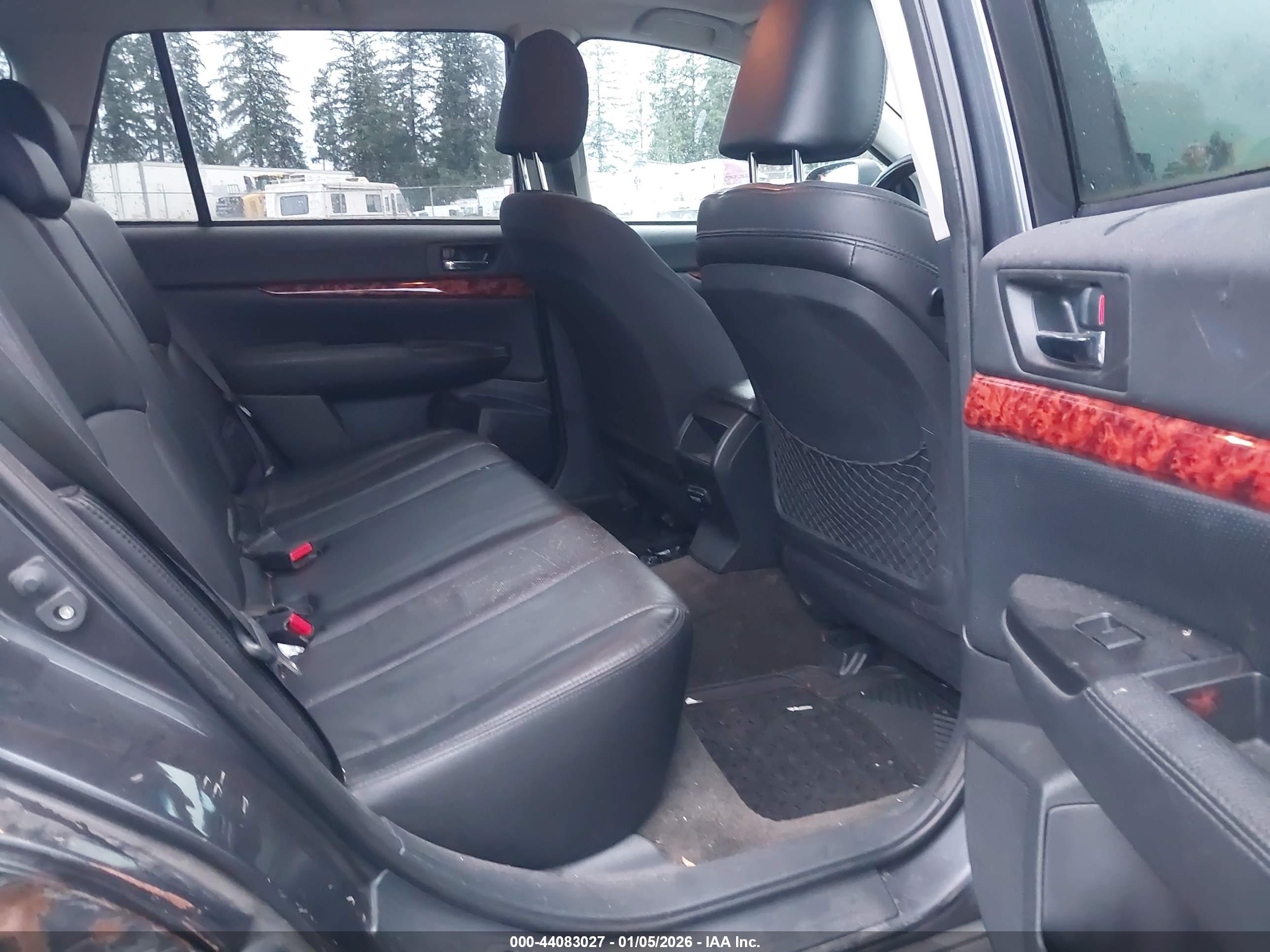 SUBARU OUTBACK image 8