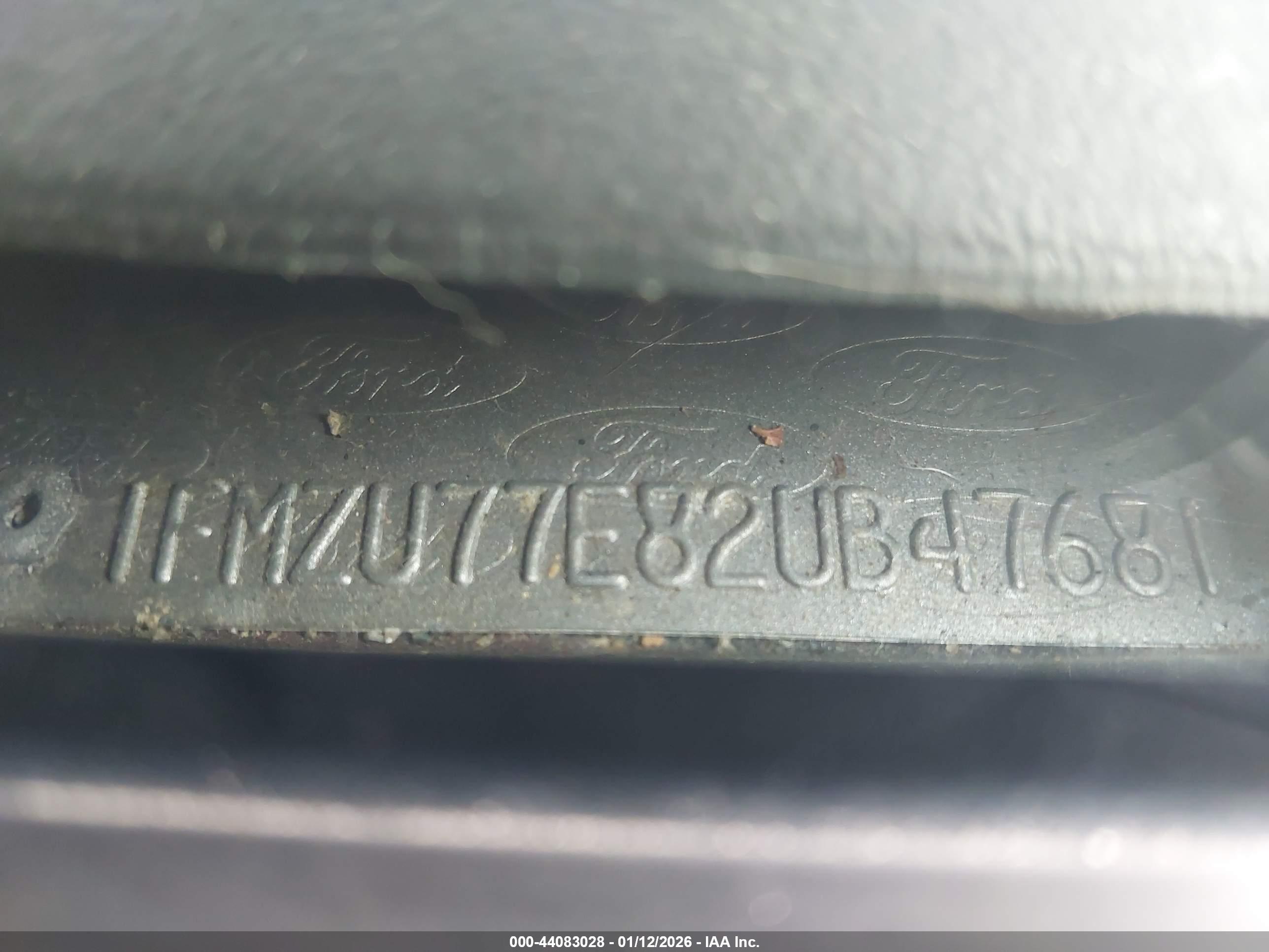 FORD EXPLORER image 9