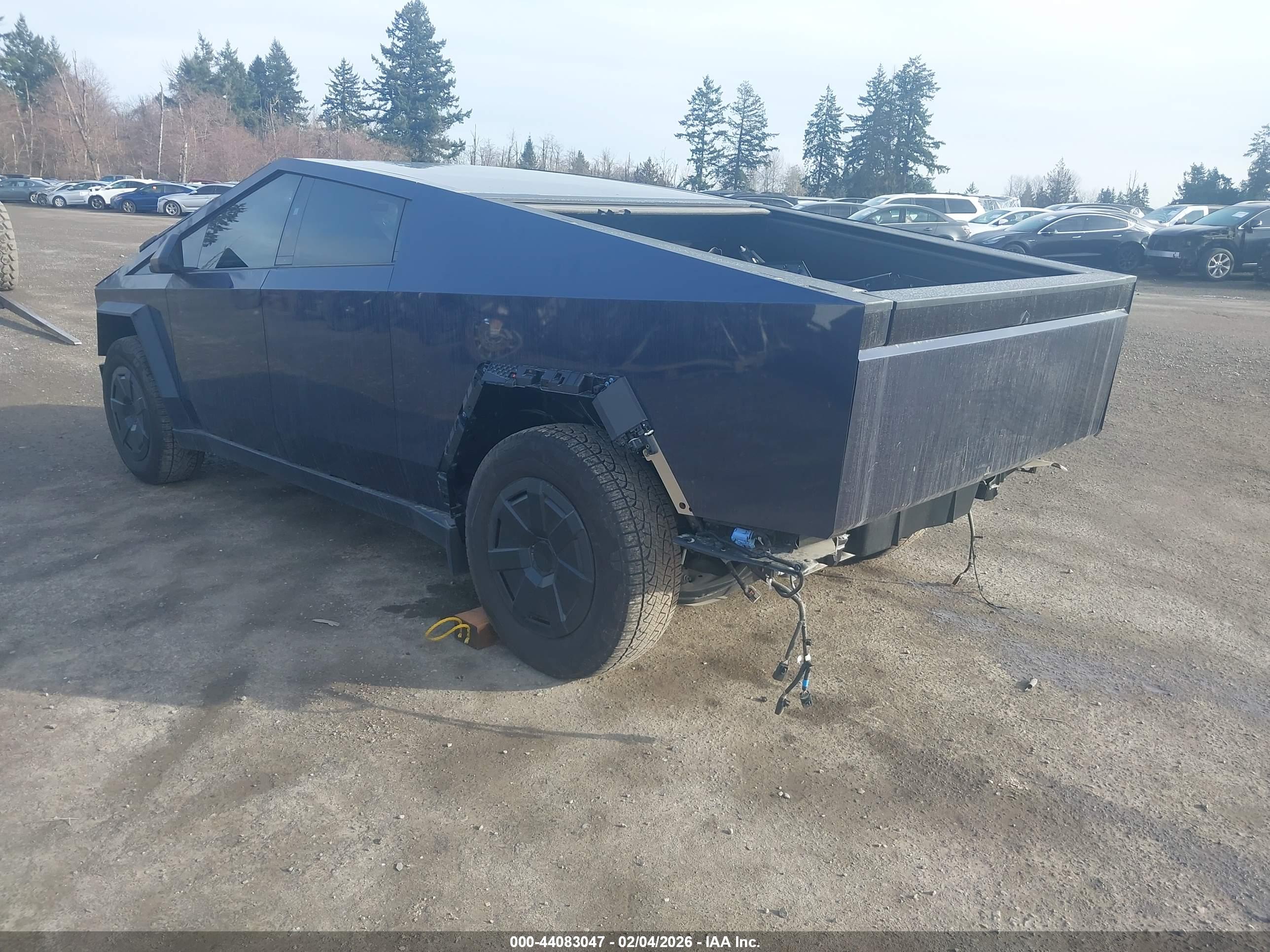 TESLA CYBERTRUCK image 3