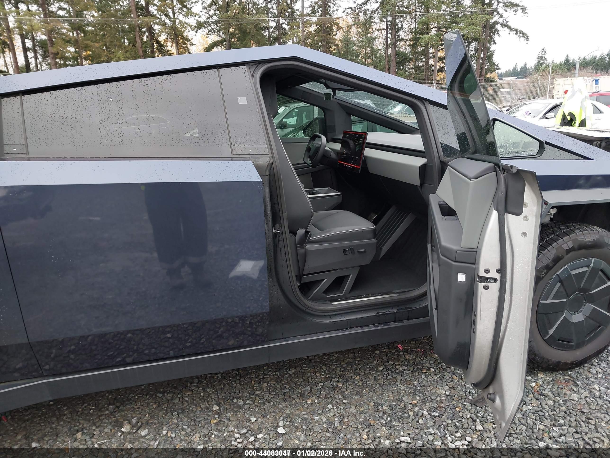 TESLA CYBERTRUCK image 5