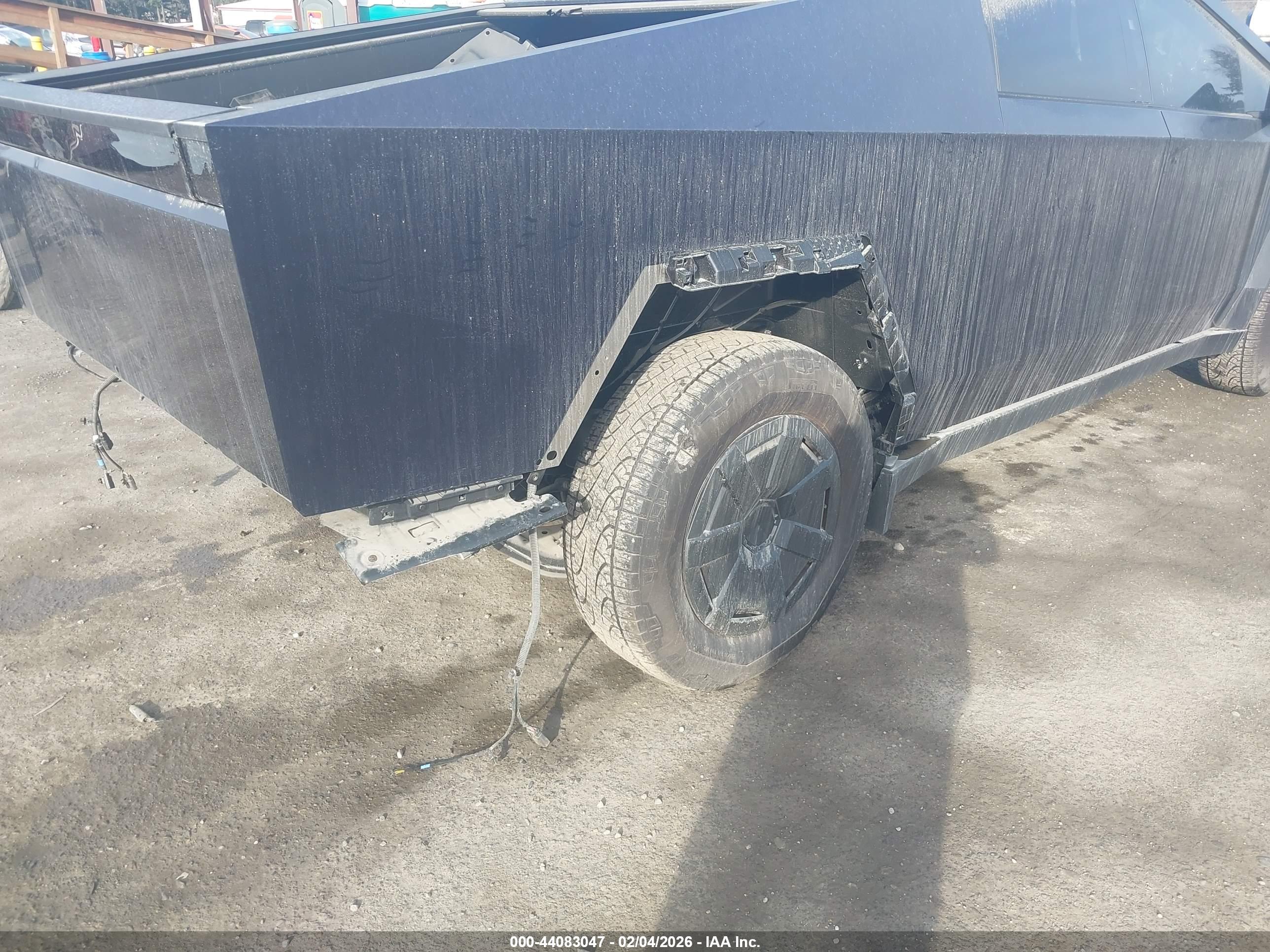 TESLA CYBERTRUCK image 6