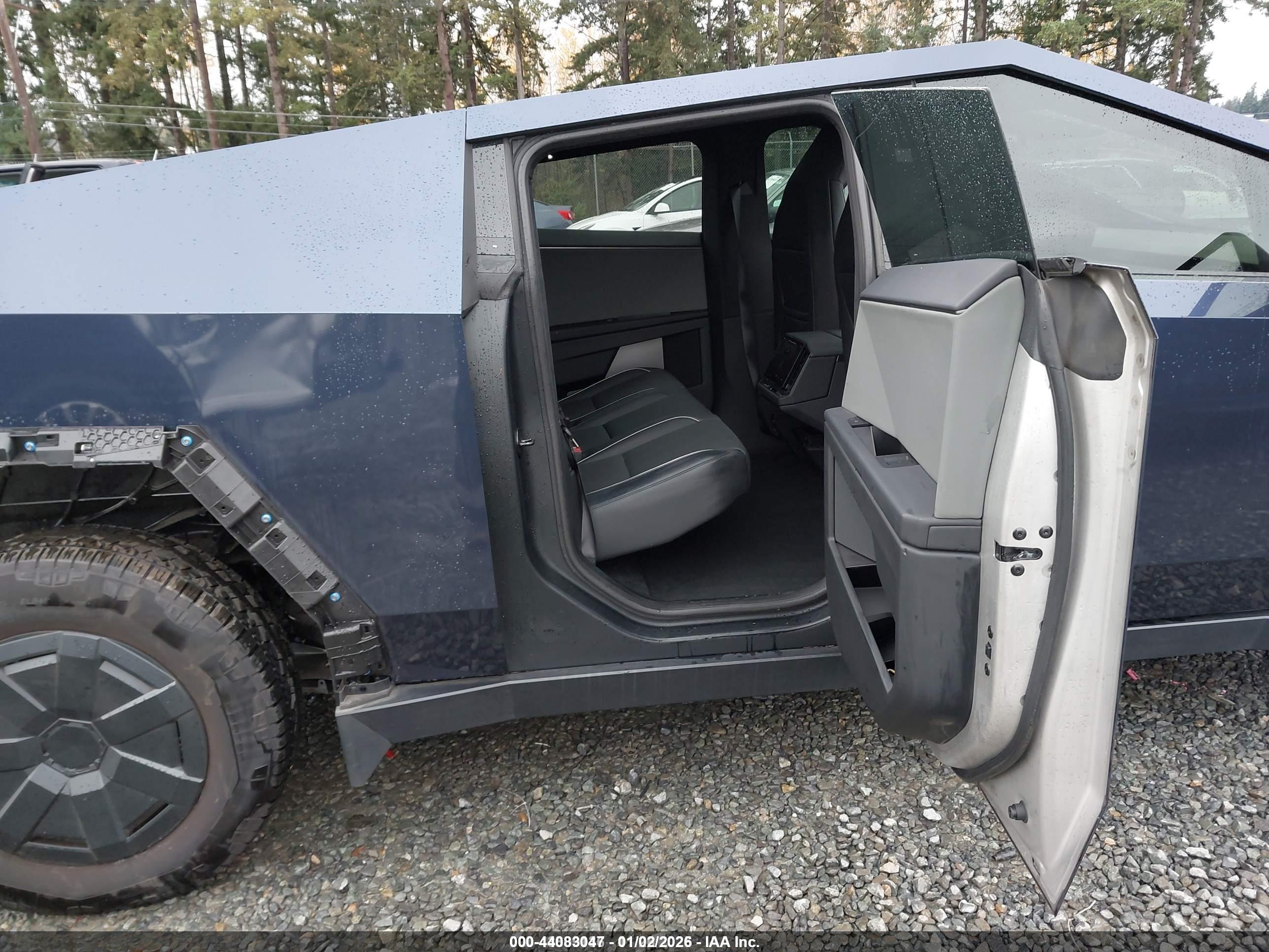TESLA CYBERTRUCK image 8
