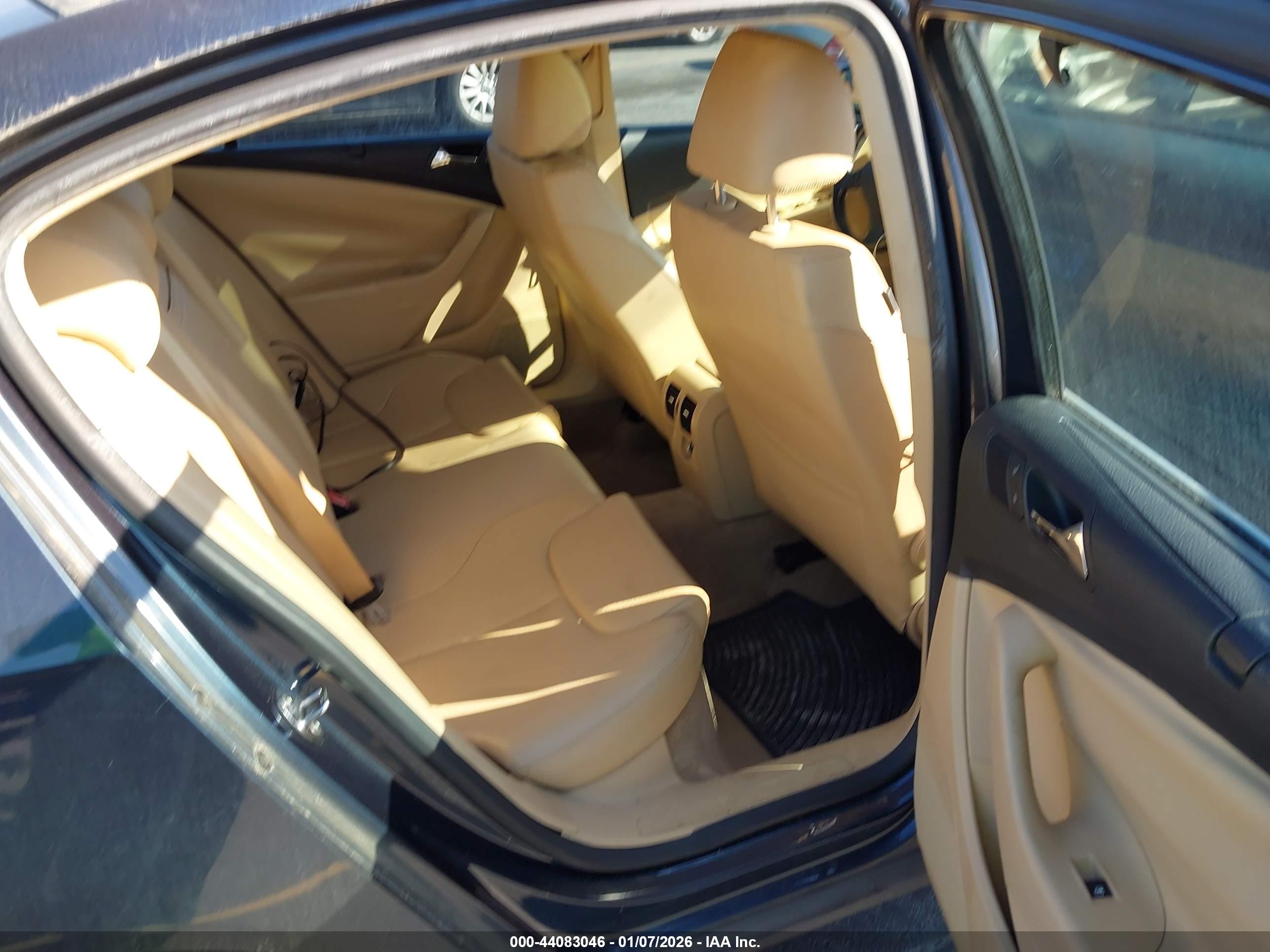 VOLKSWAGEN PASSAT image 8