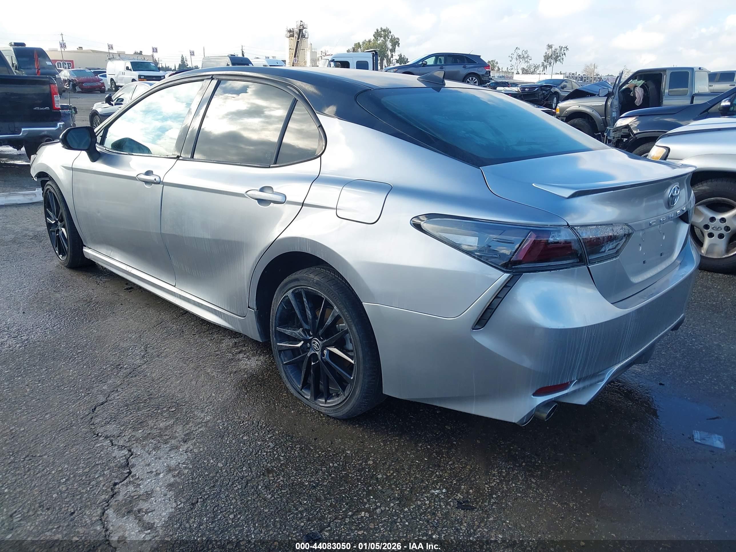 TOYOTA CAMRY image 3