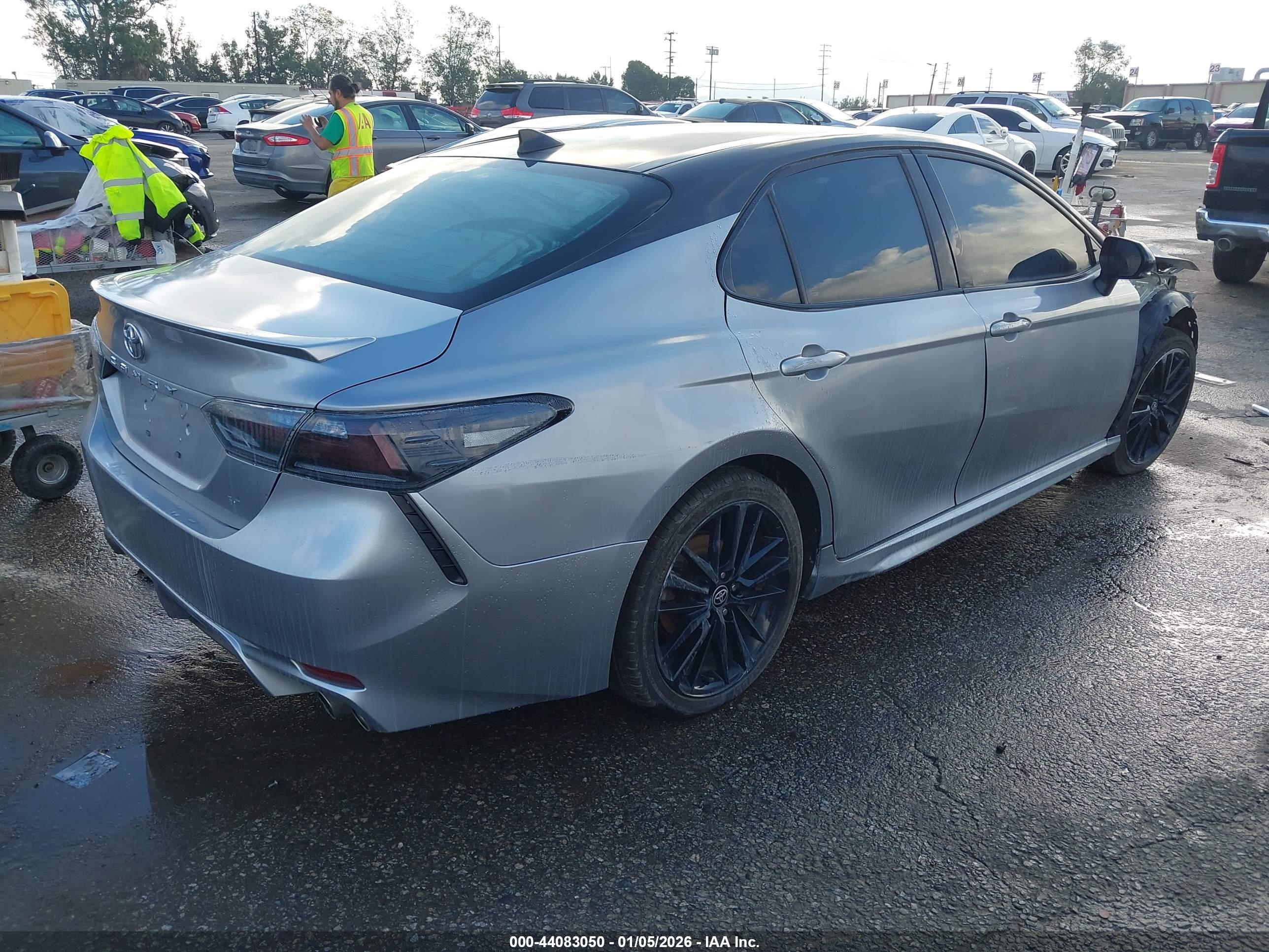 TOYOTA CAMRY image 4