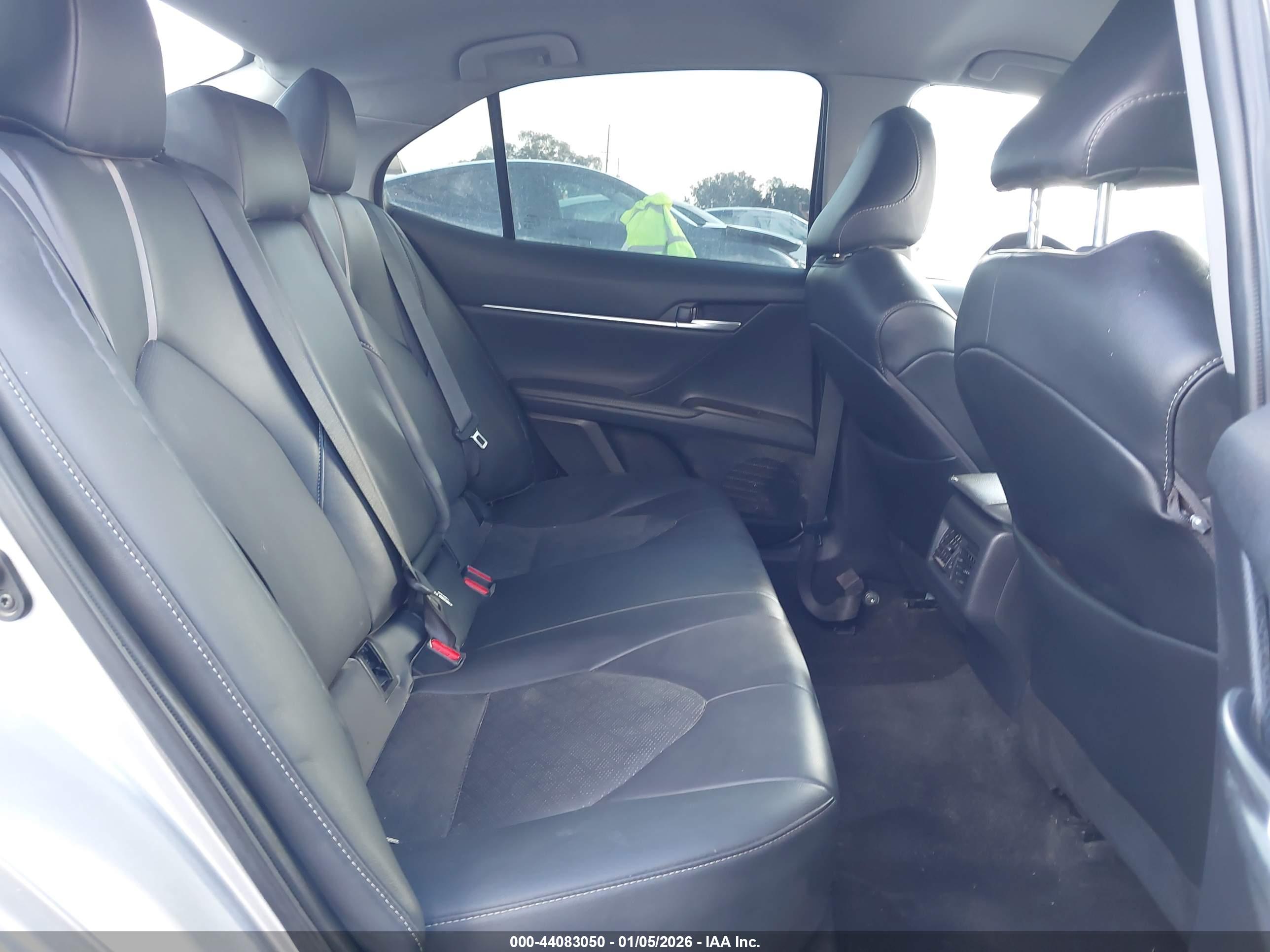 TOYOTA CAMRY image 8