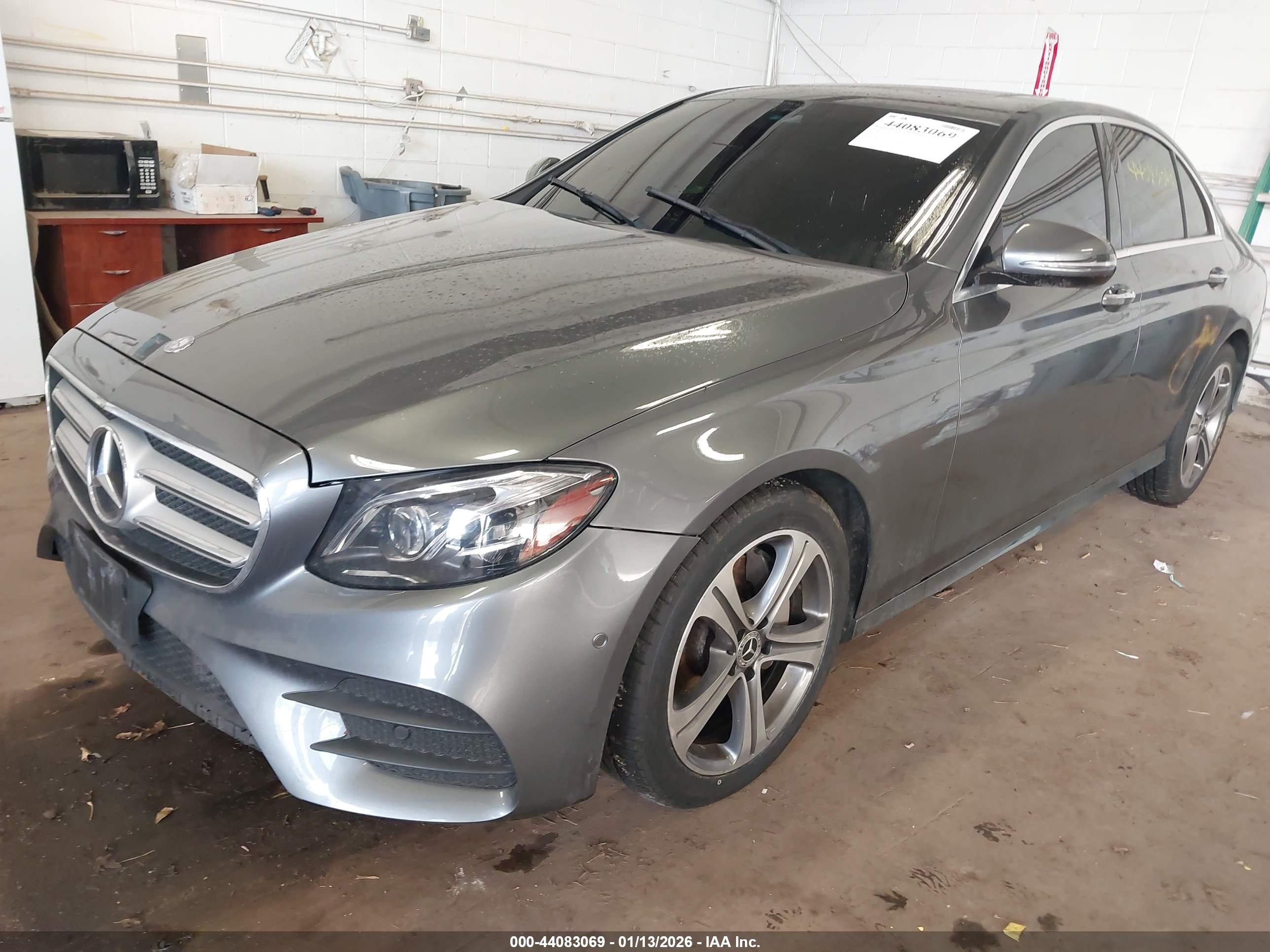 MERCEDES-BENZ E image 2