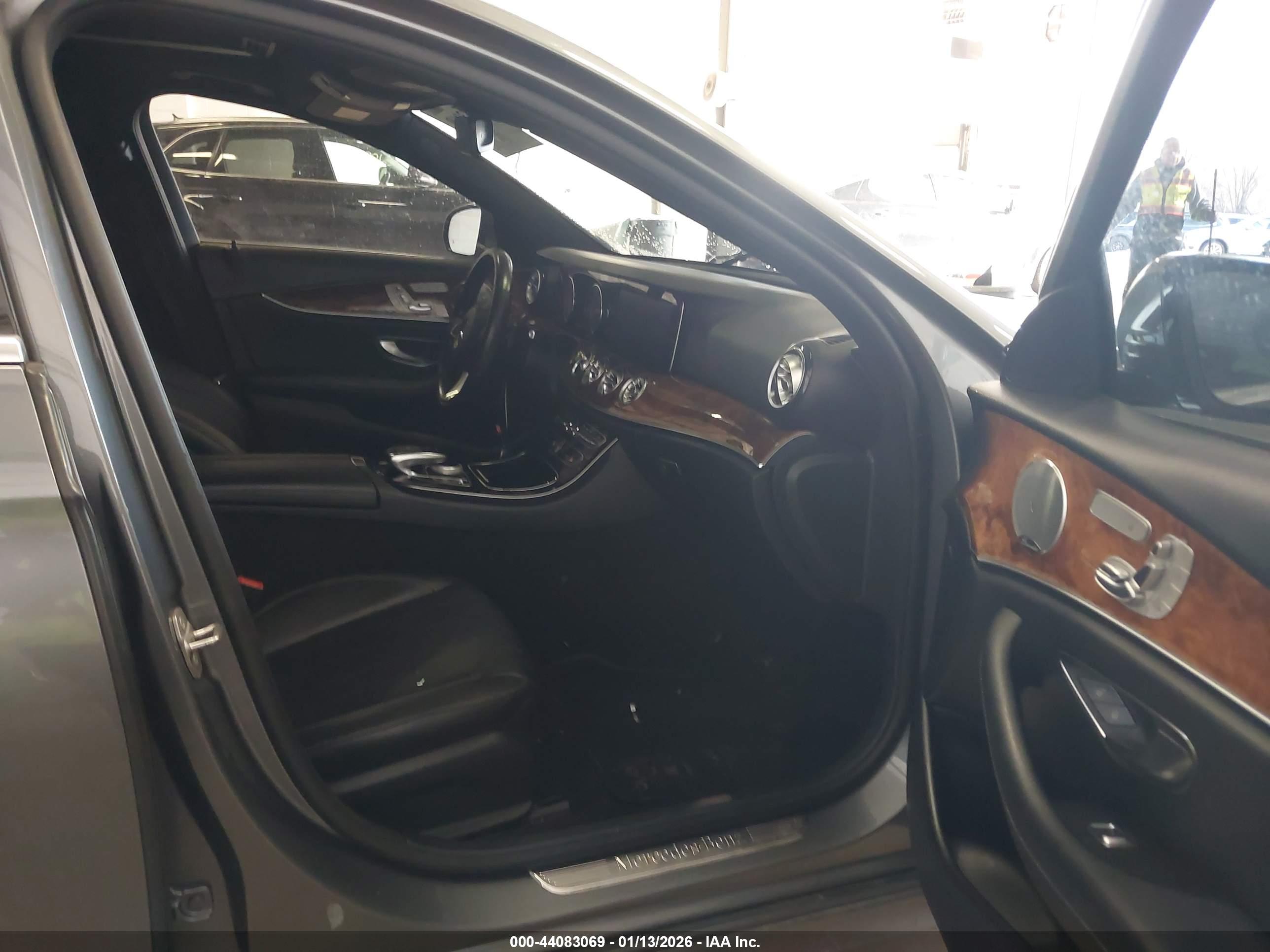 MERCEDES-BENZ E image 5