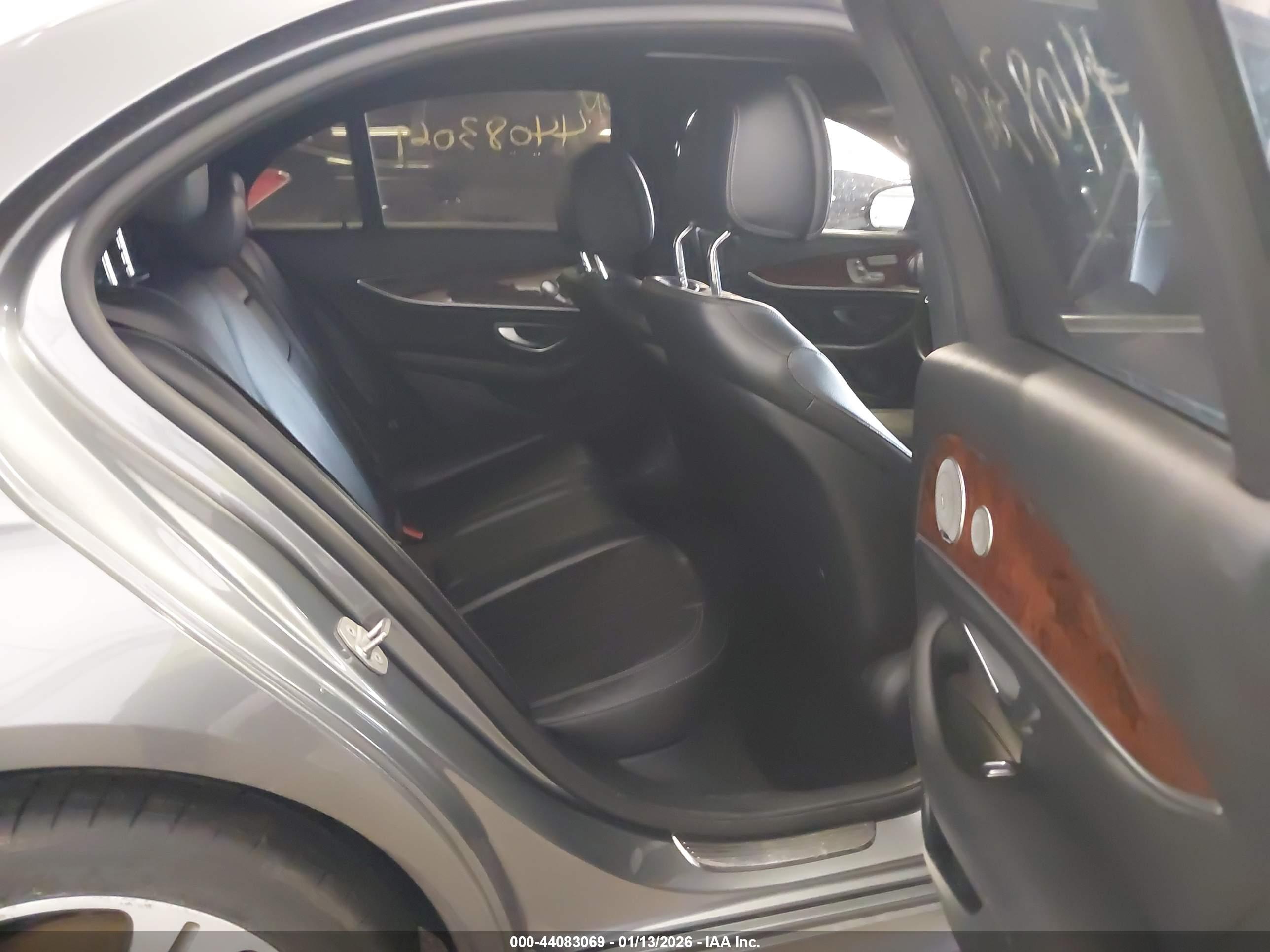 MERCEDES-BENZ E image 8