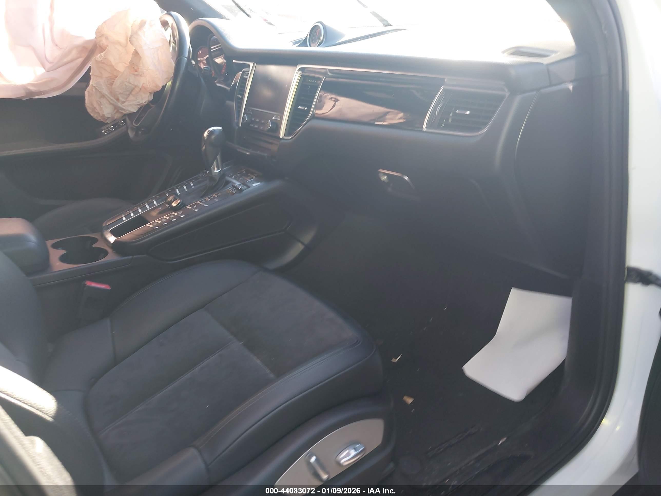 PORSCHE MACAN image 5