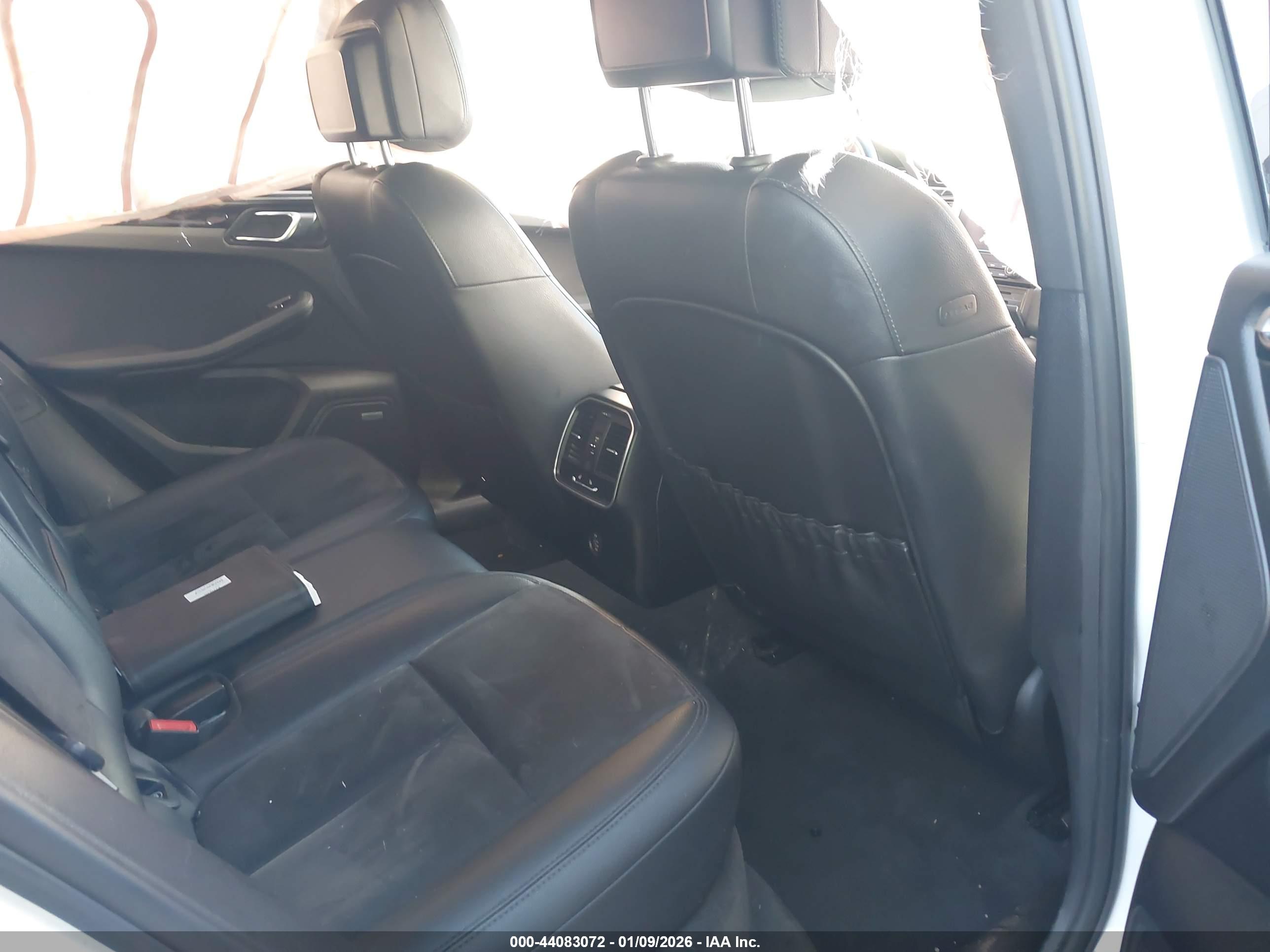 PORSCHE MACAN image 8