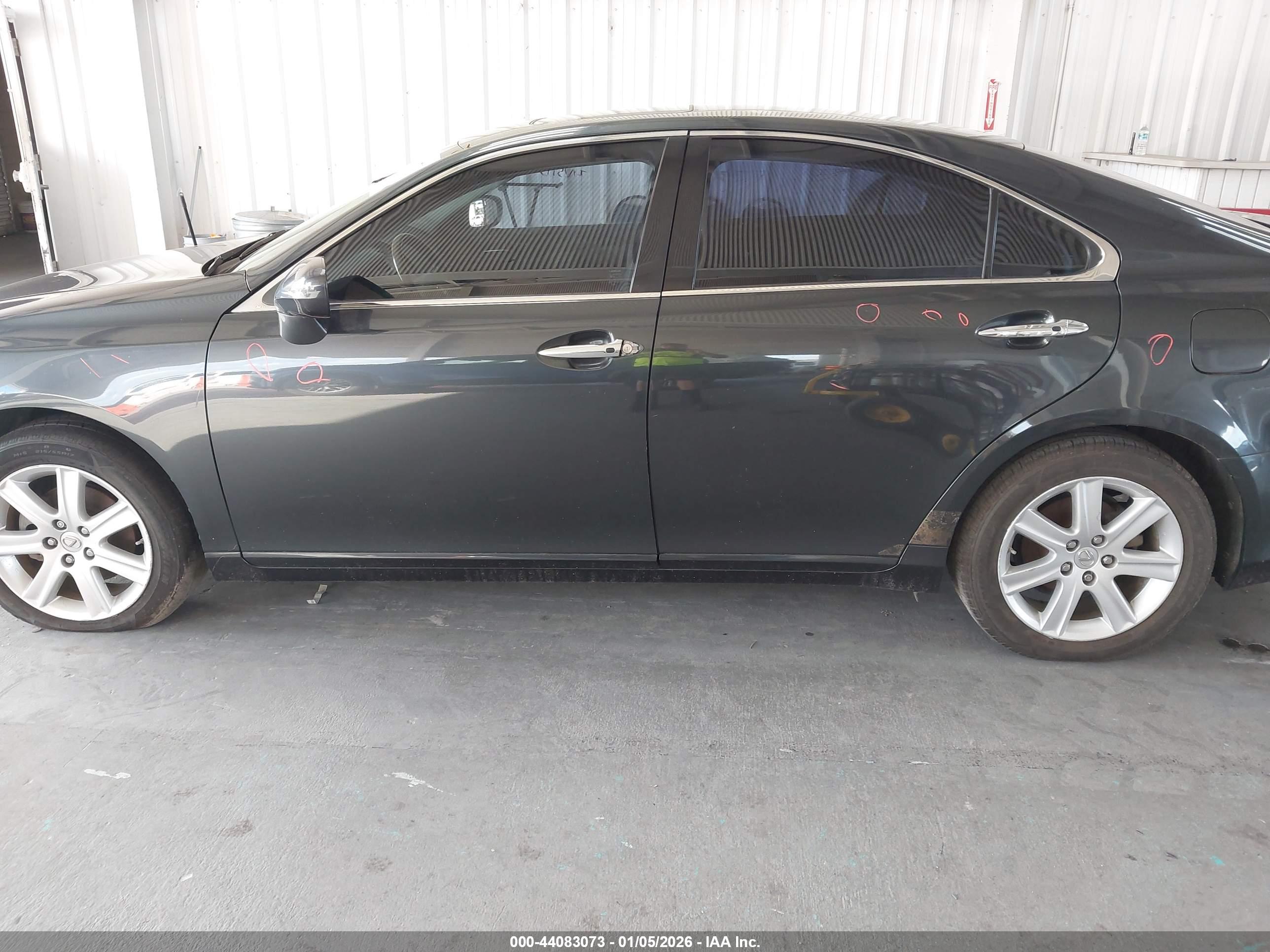 LEXUS ES image 6