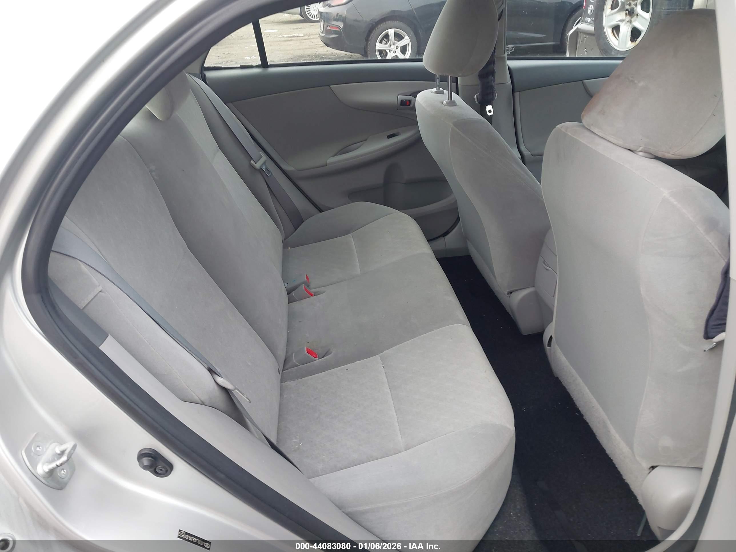 TOYOTA COROLLA image 8