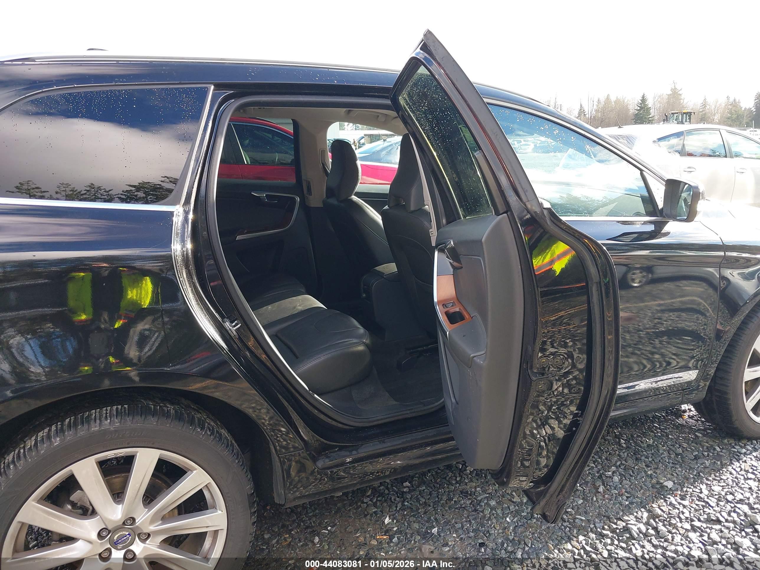 VOLVO XC60 image 8