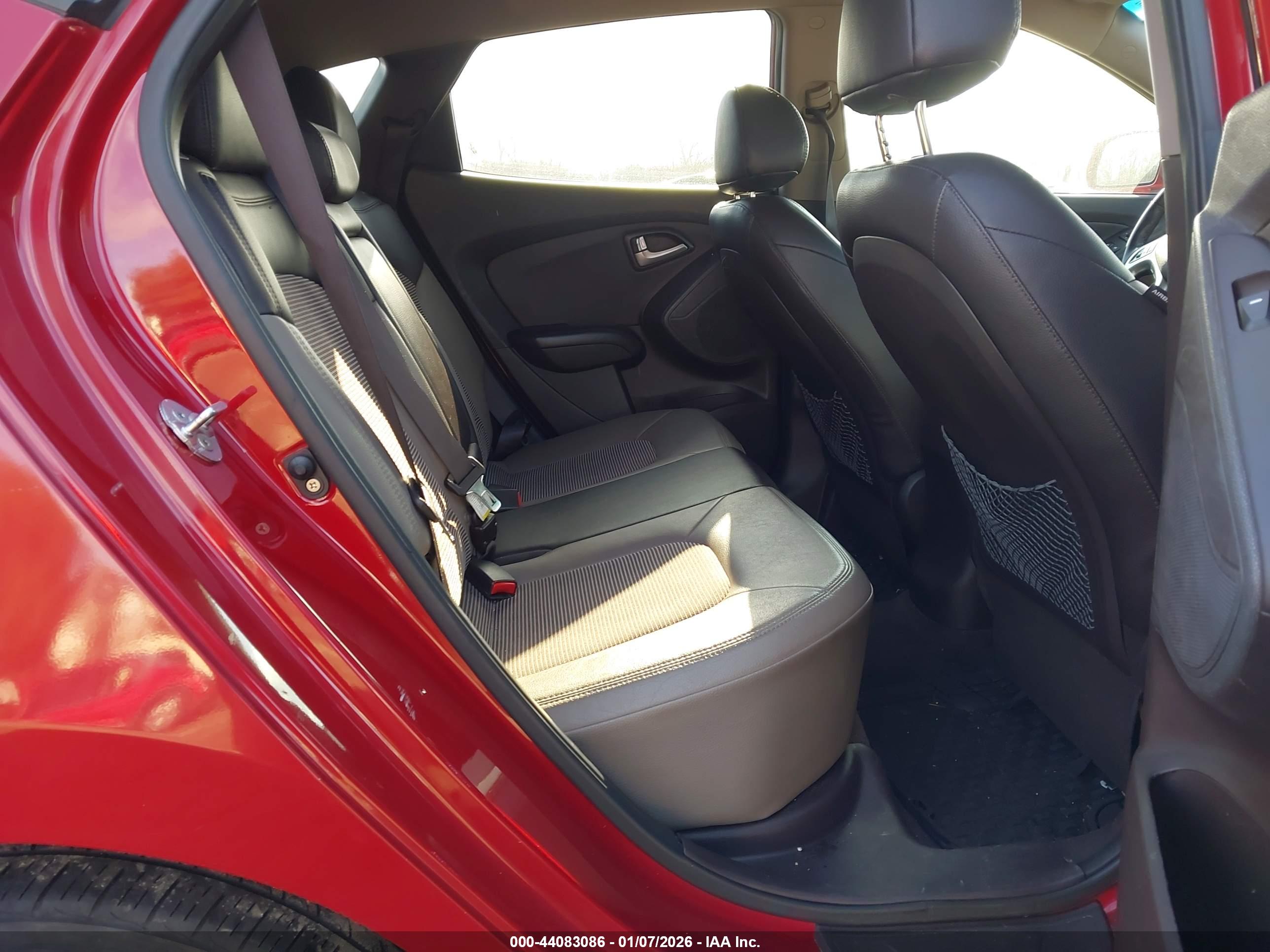 HYUNDAI TUCSON image 8