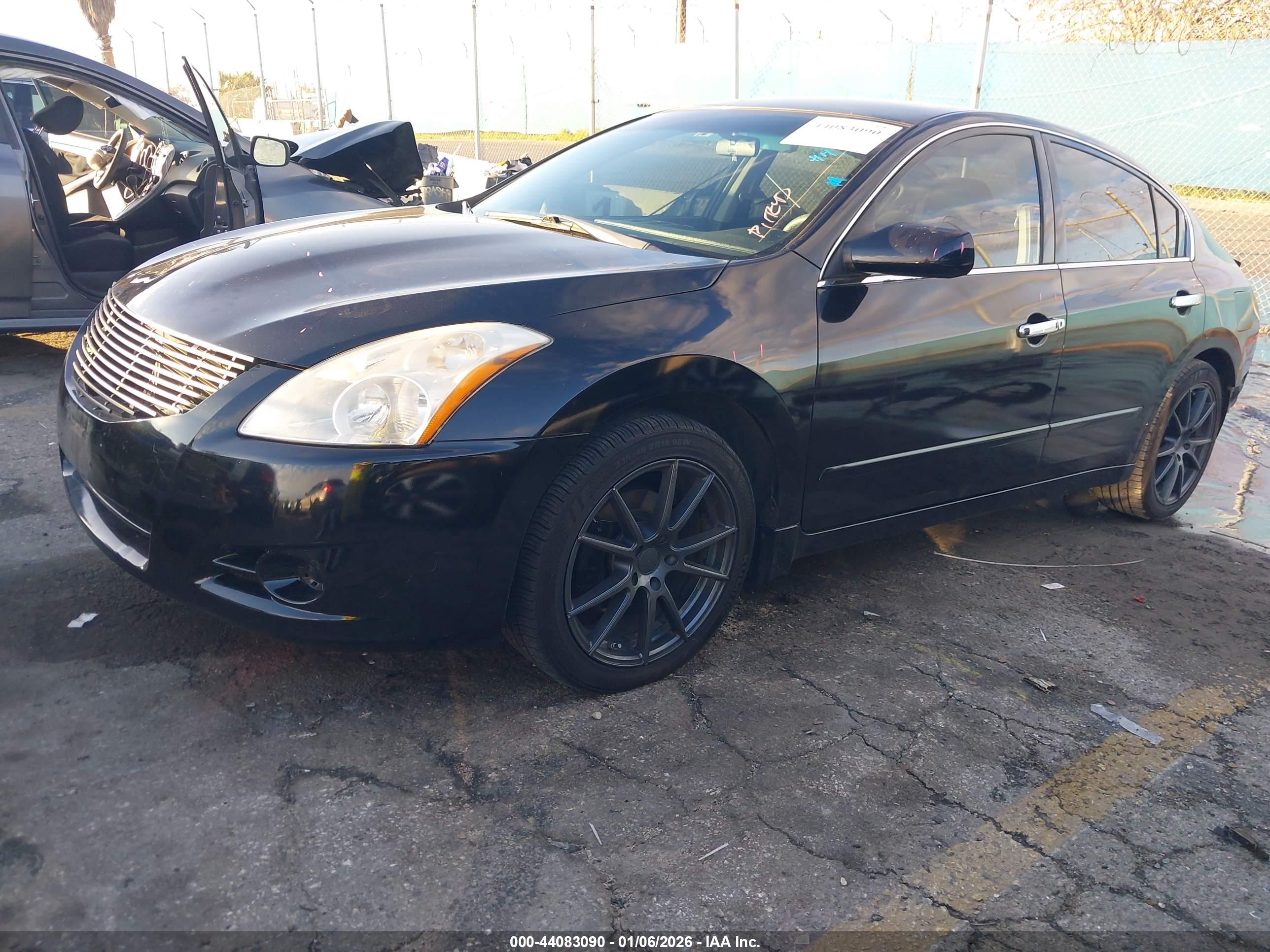 NISSAN ALTIMA image 2