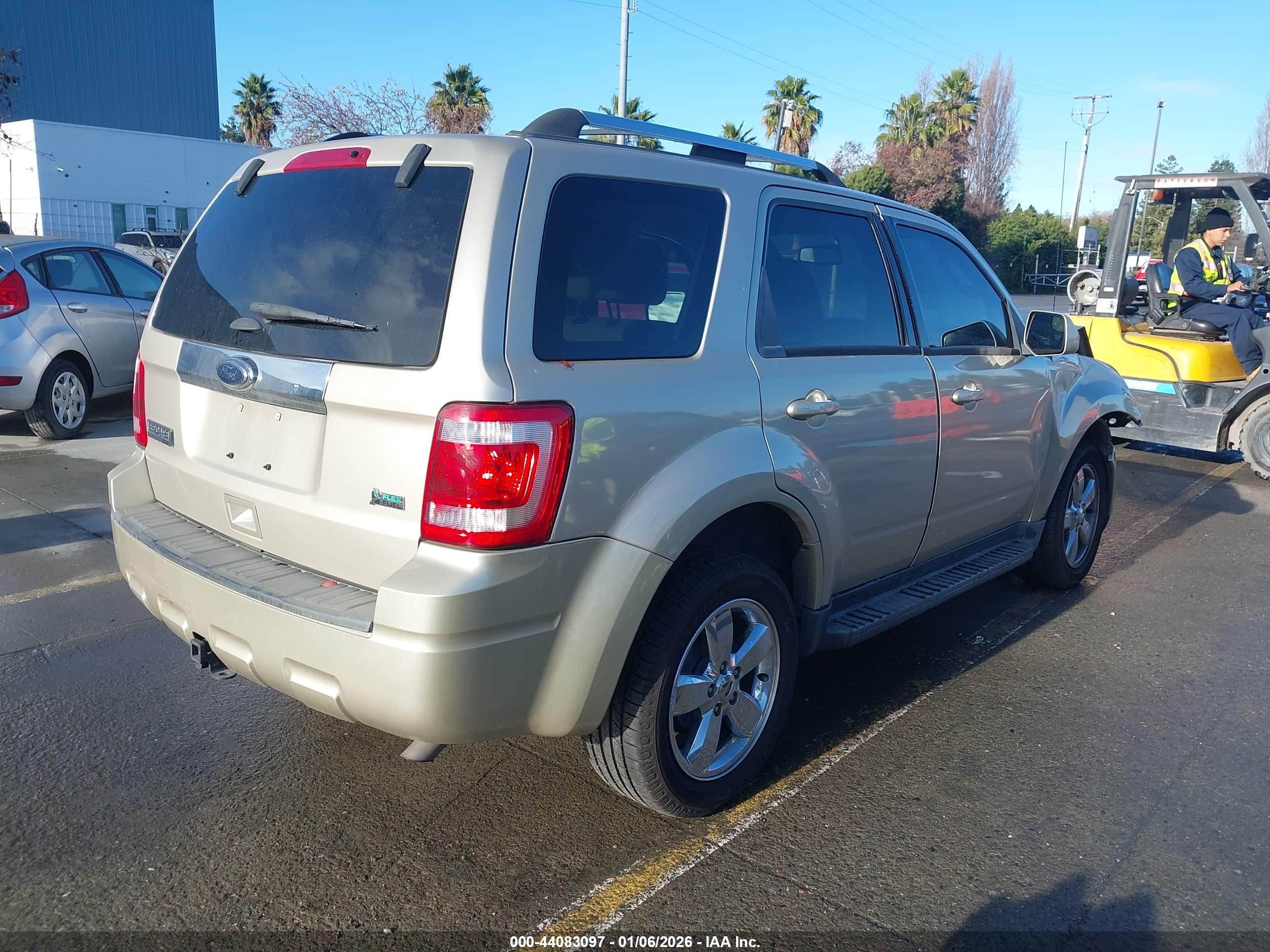 FORD ESCAPE image 4