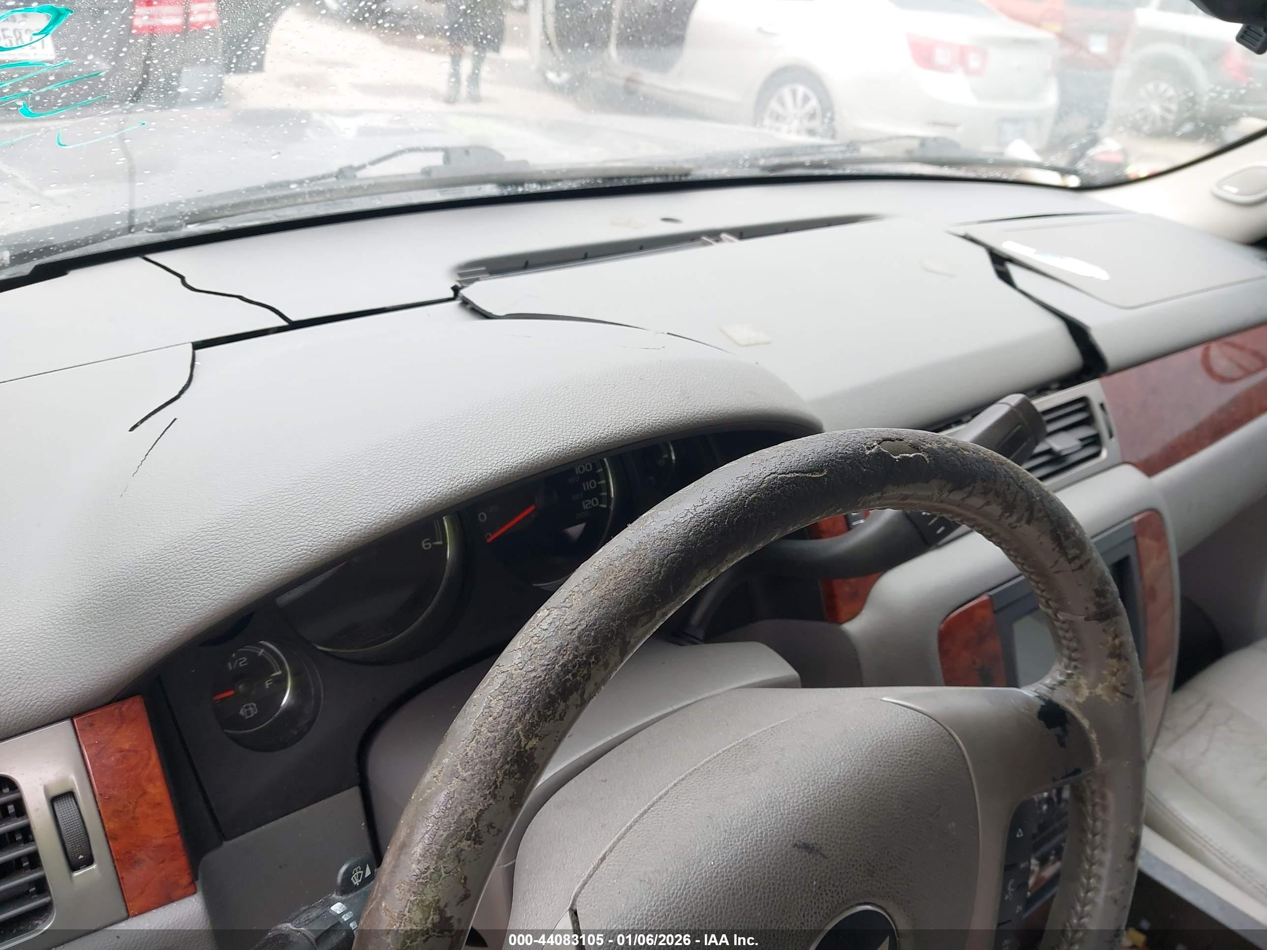 CHEVROLET SUBURBAN image 6