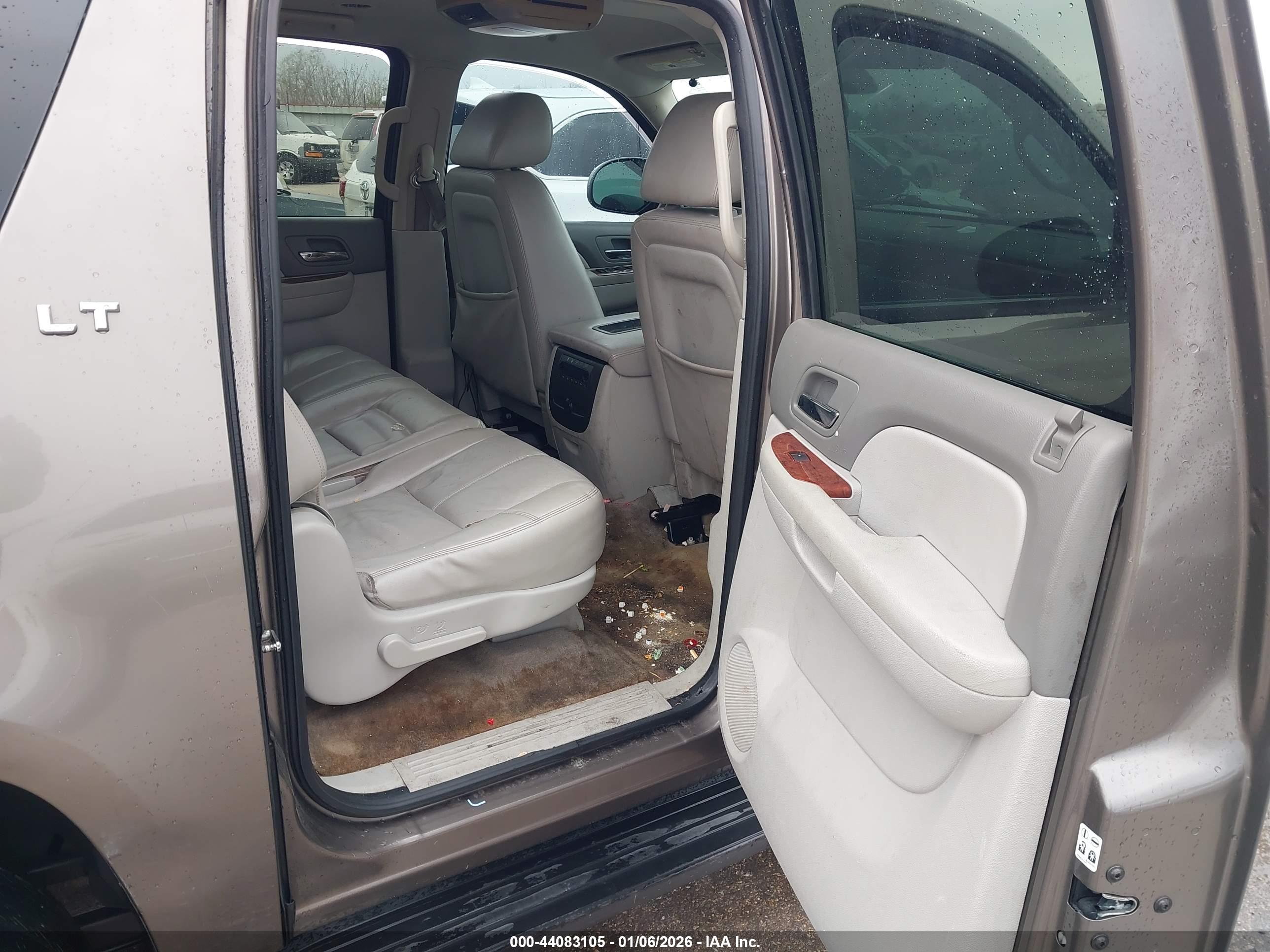 CHEVROLET SUBURBAN image 8