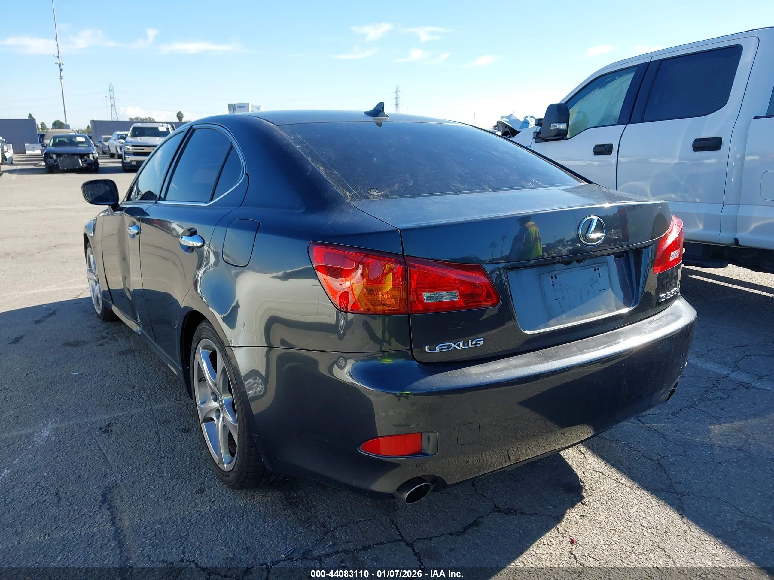 LEXUS IS image 3
