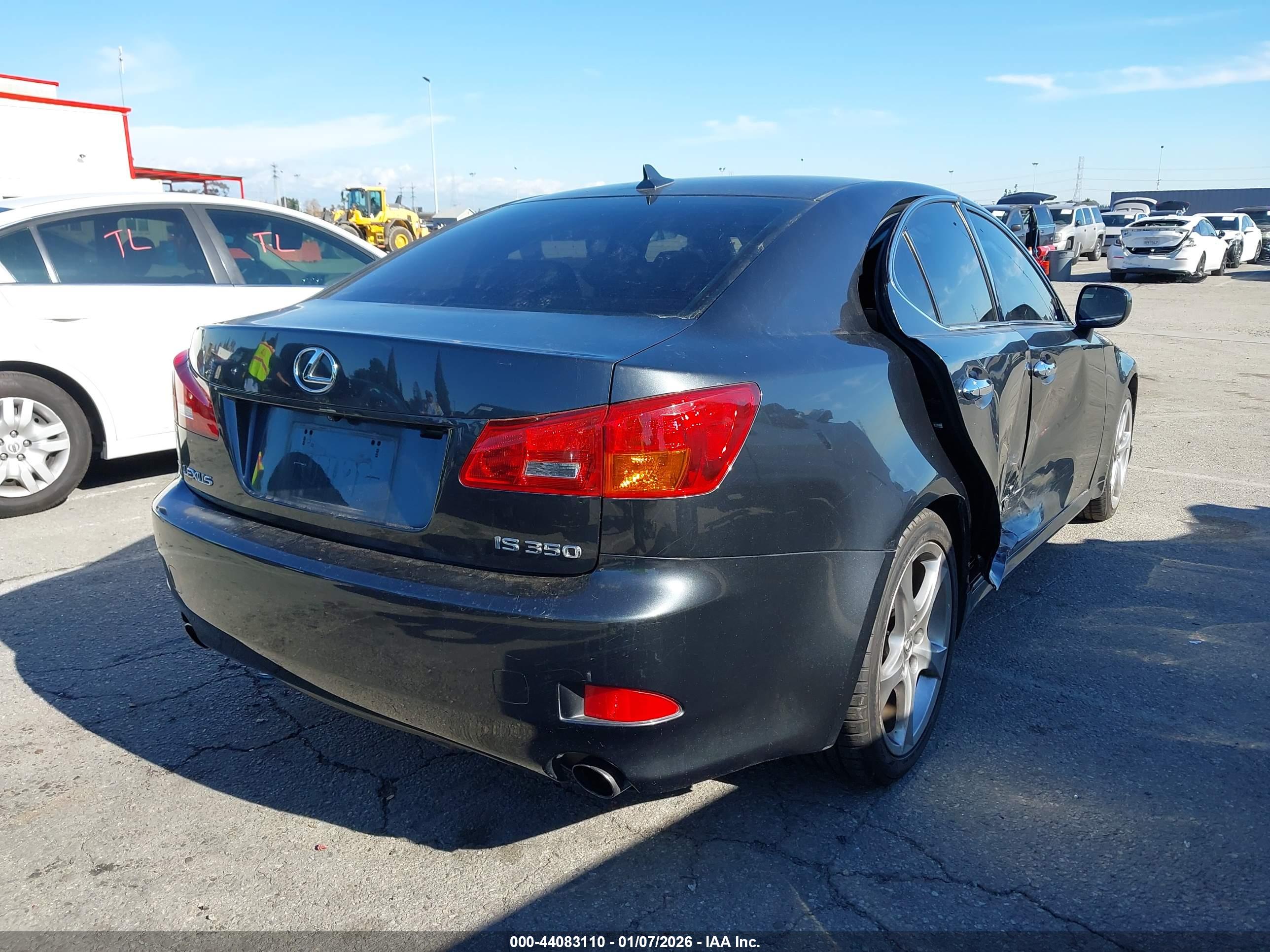 LEXUS IS image 4