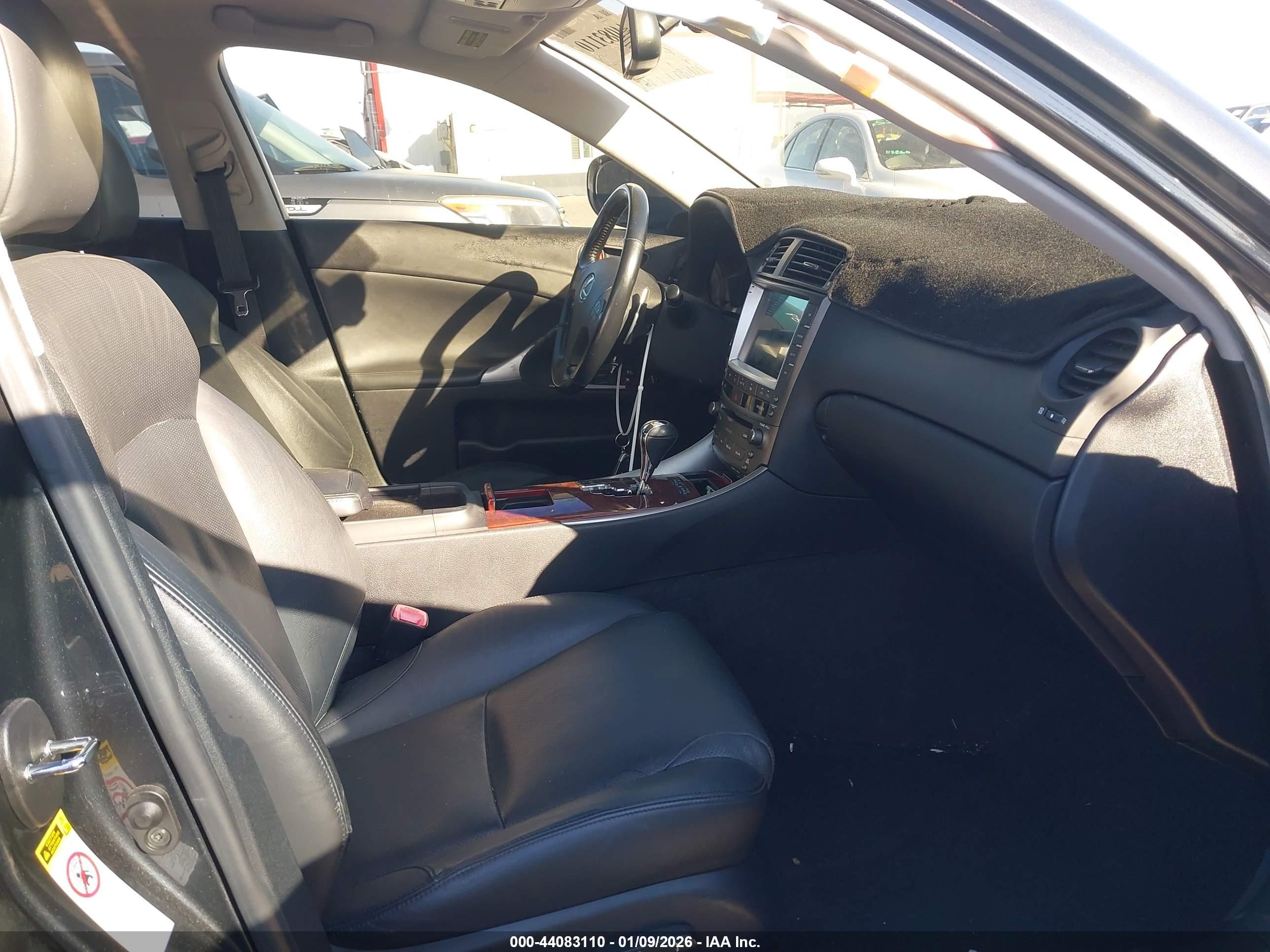 LEXUS IS image 5