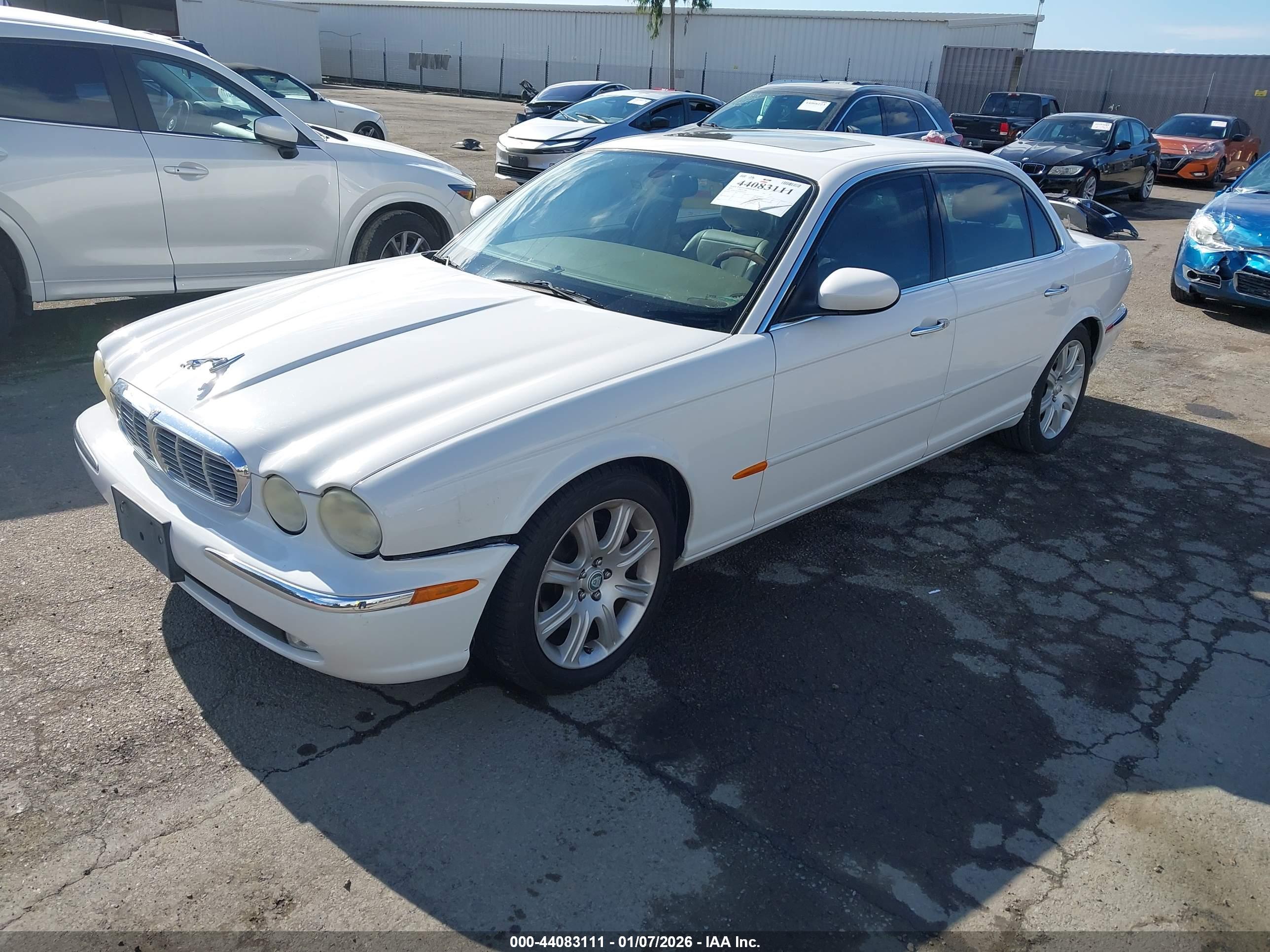 JAGUAR XJ image 2