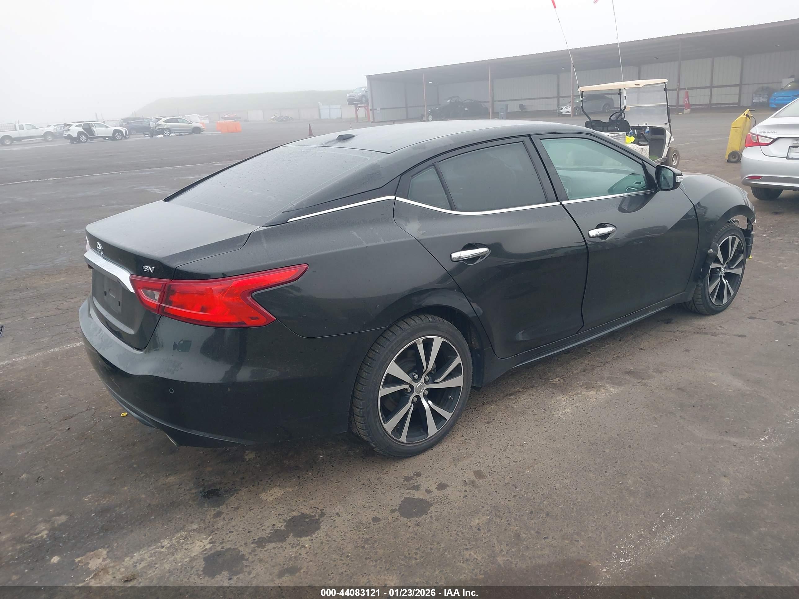 NISSAN MAXIMA image 4