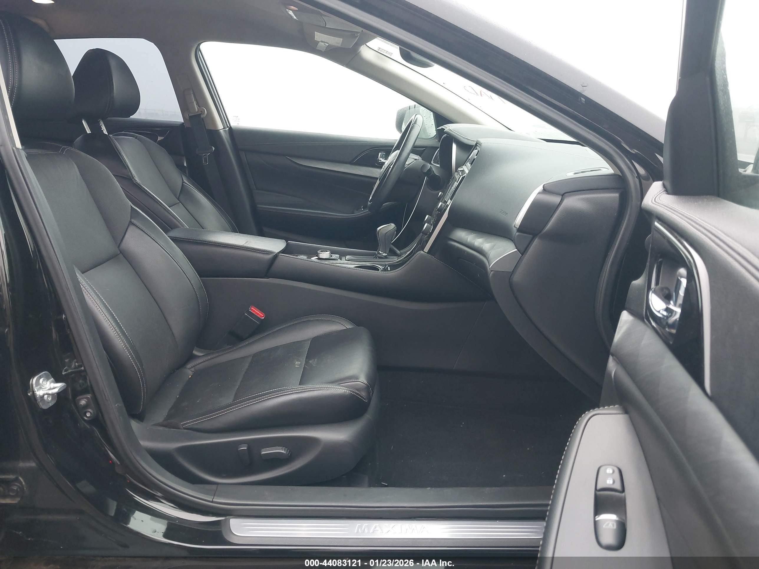 NISSAN MAXIMA image 5
