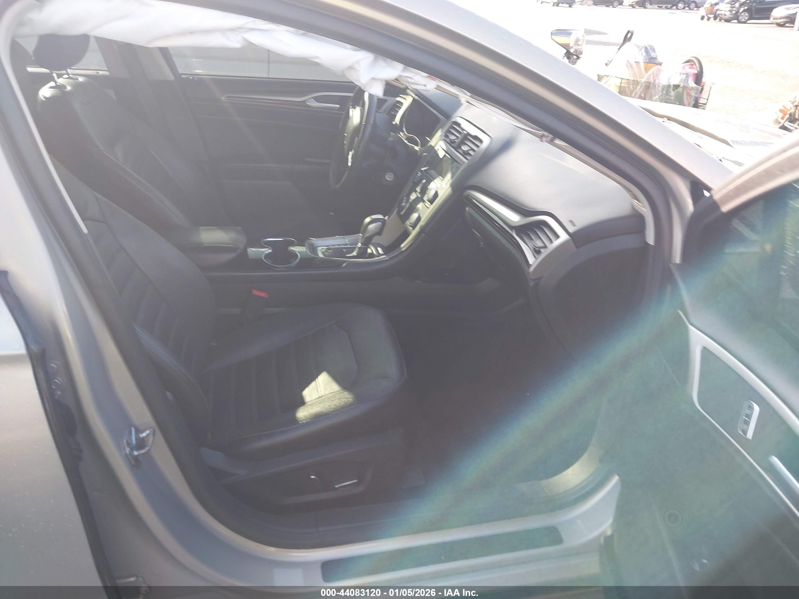 FORD FUSION image 5