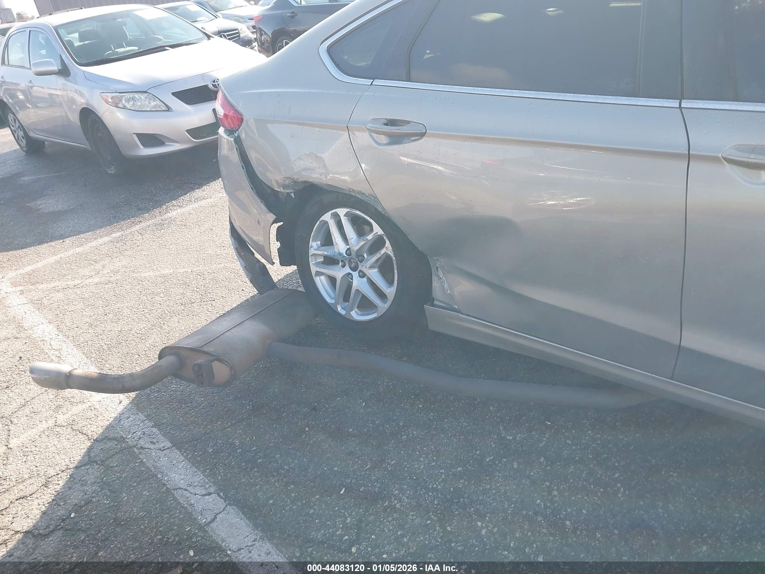 FORD FUSION image 6