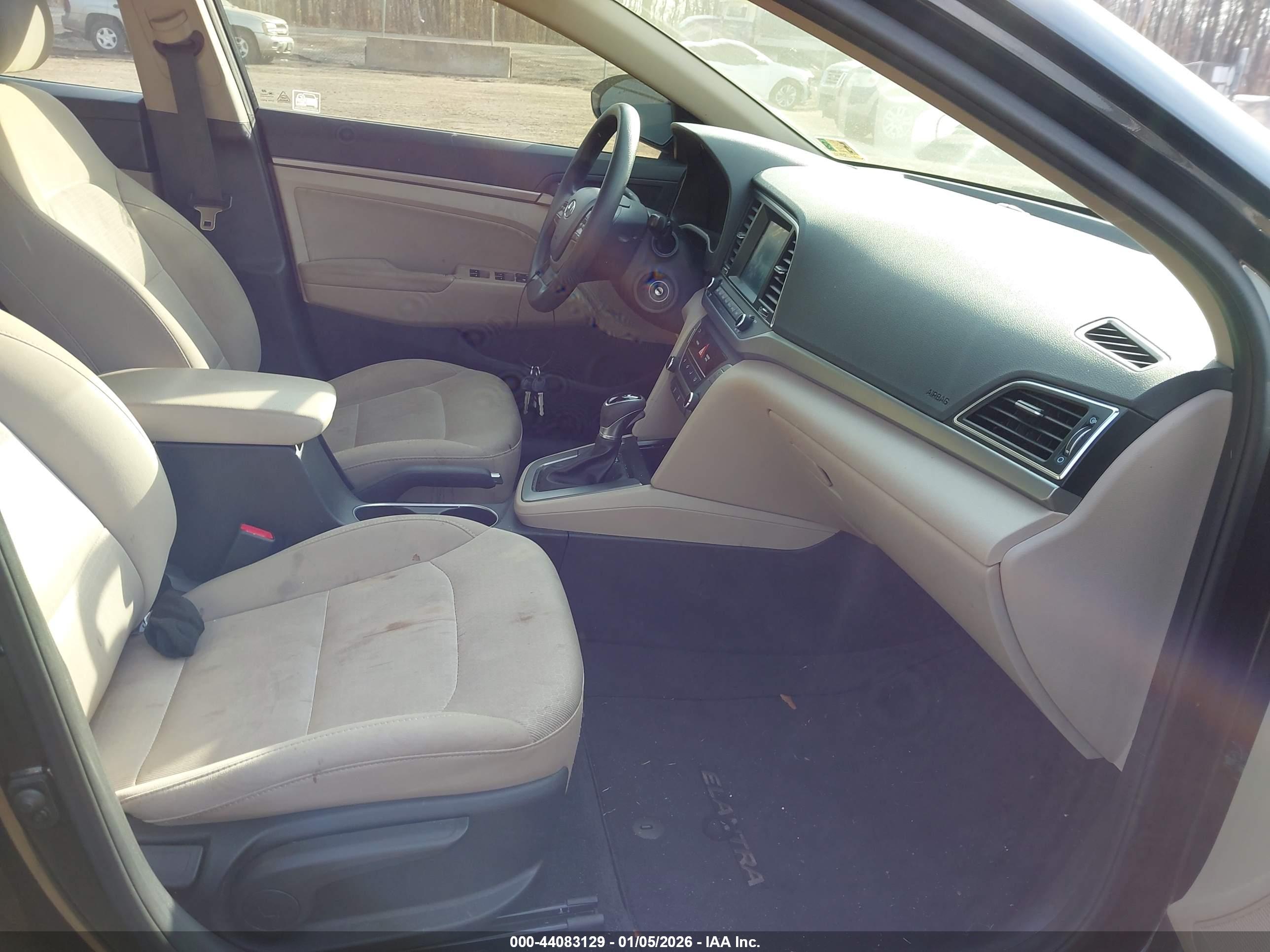 HYUNDAI ELANTRA image 5