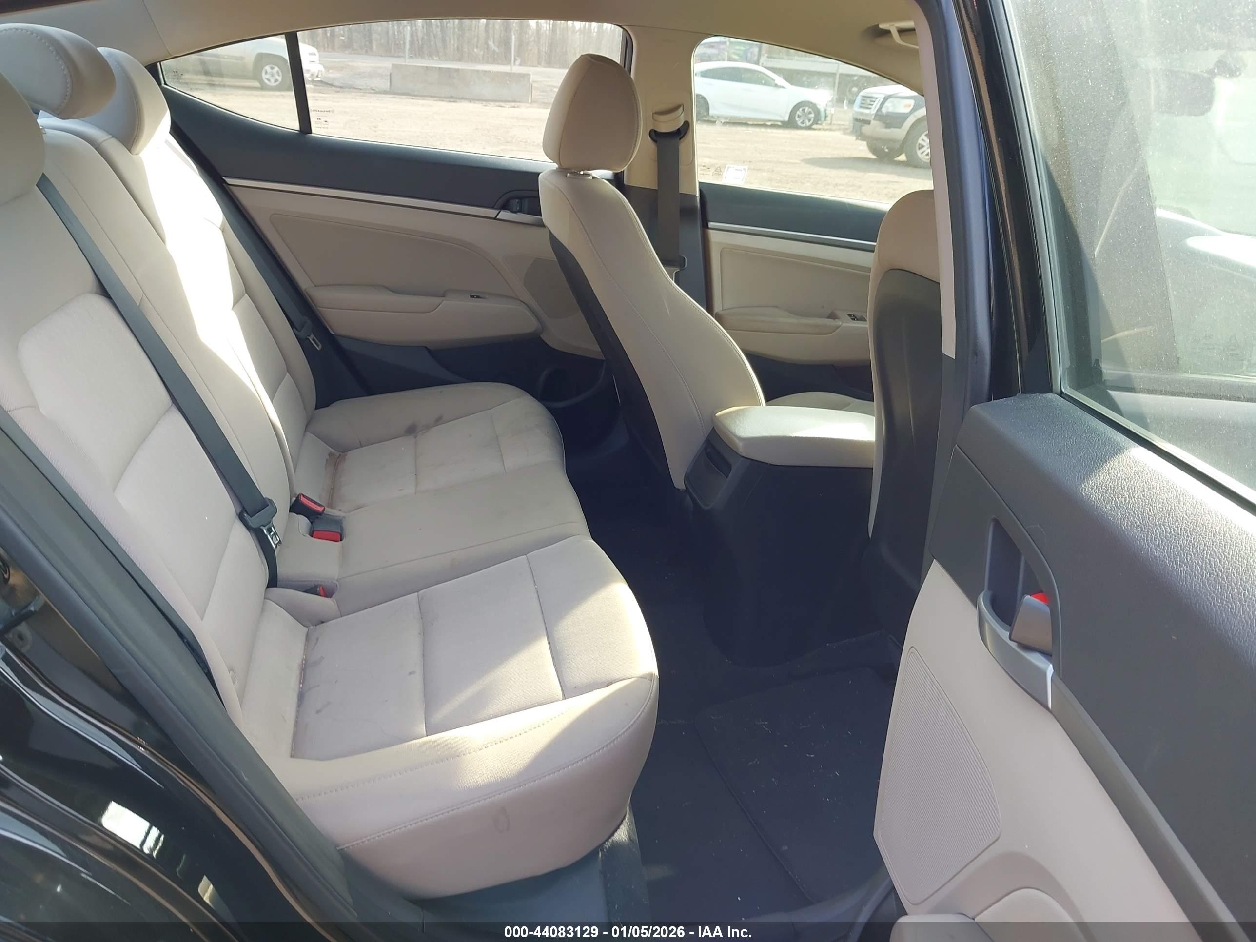 HYUNDAI ELANTRA image 8