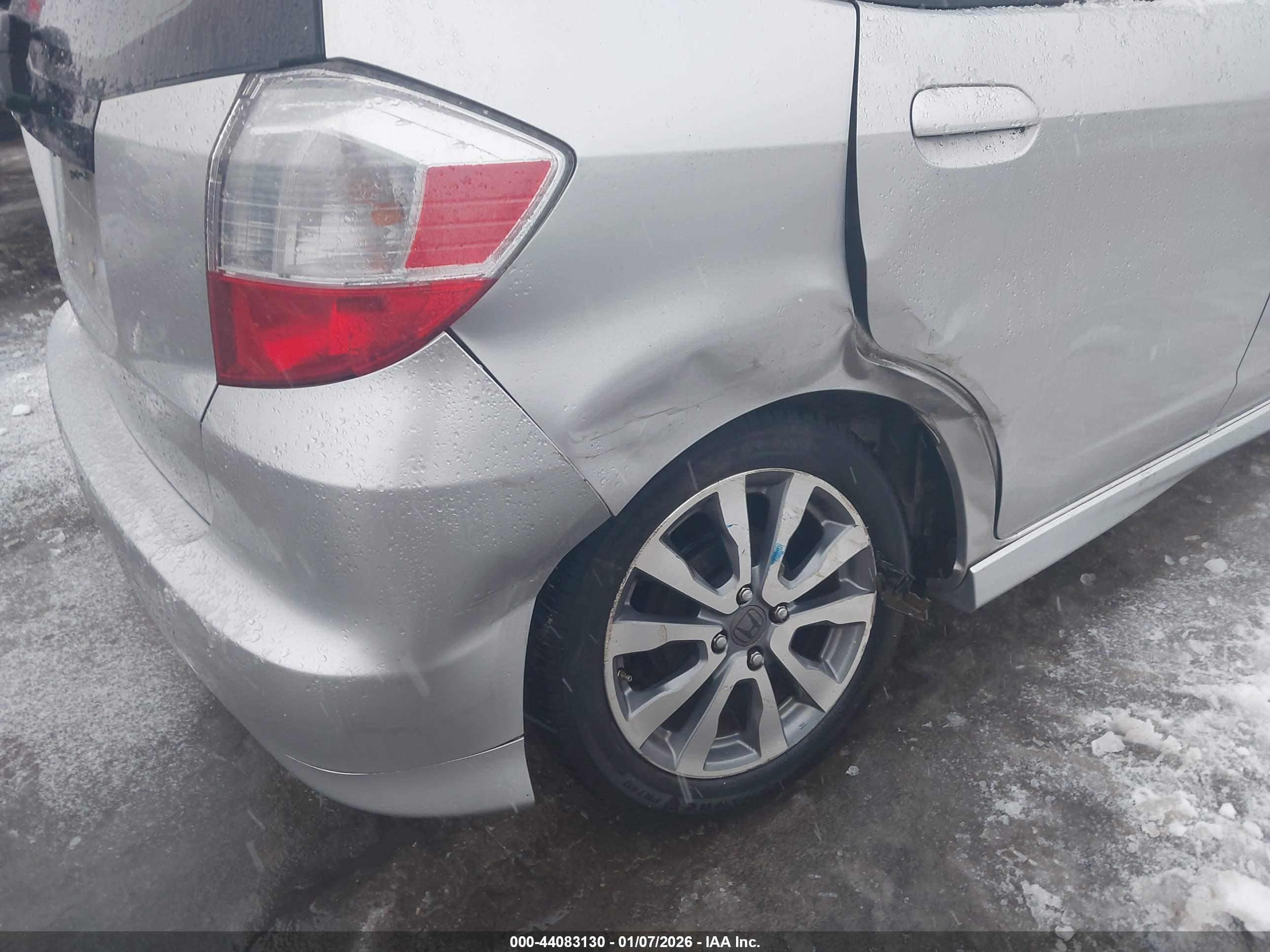 HONDA FIT image 6