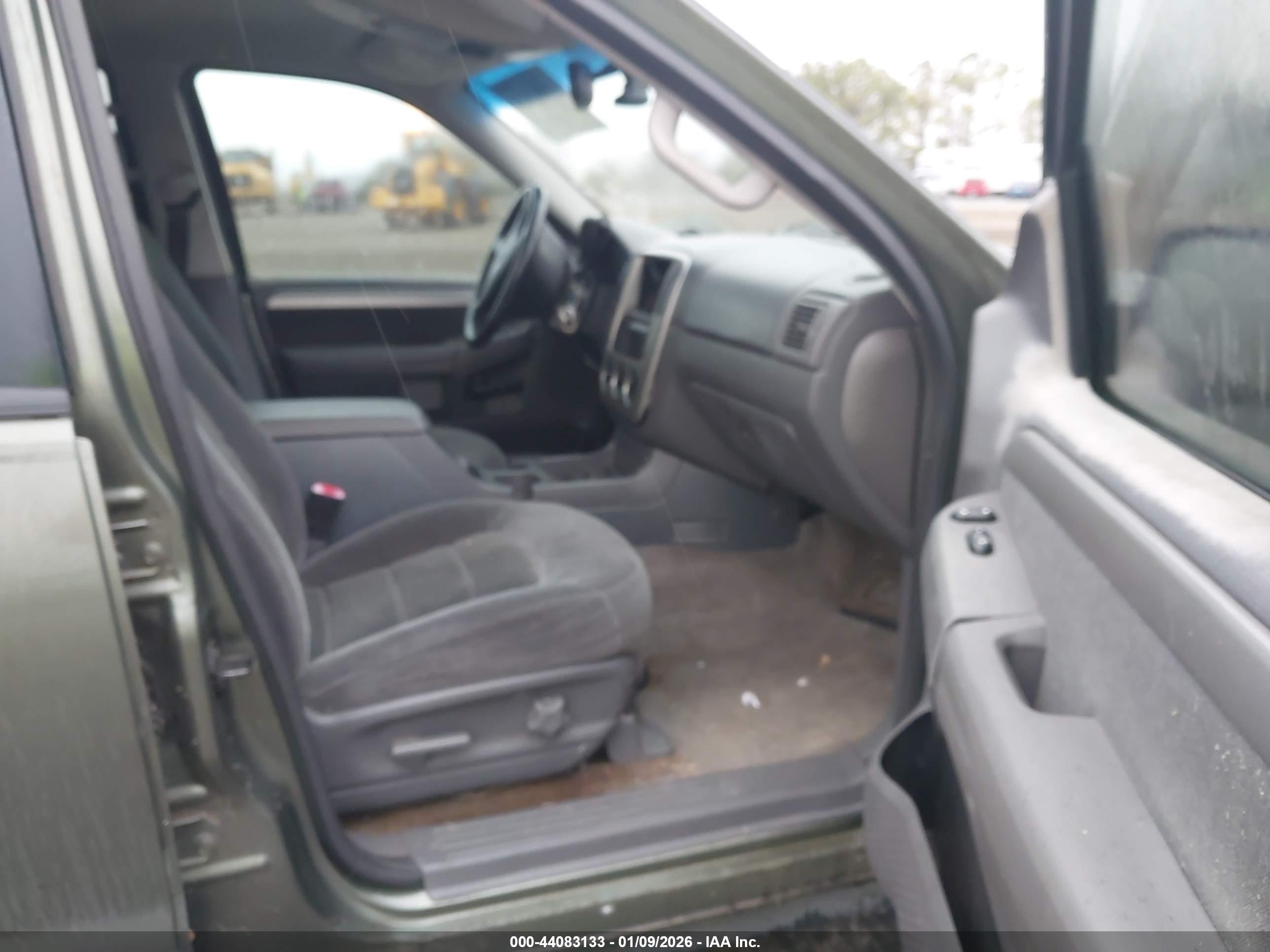 FORD EXPLORER image 5