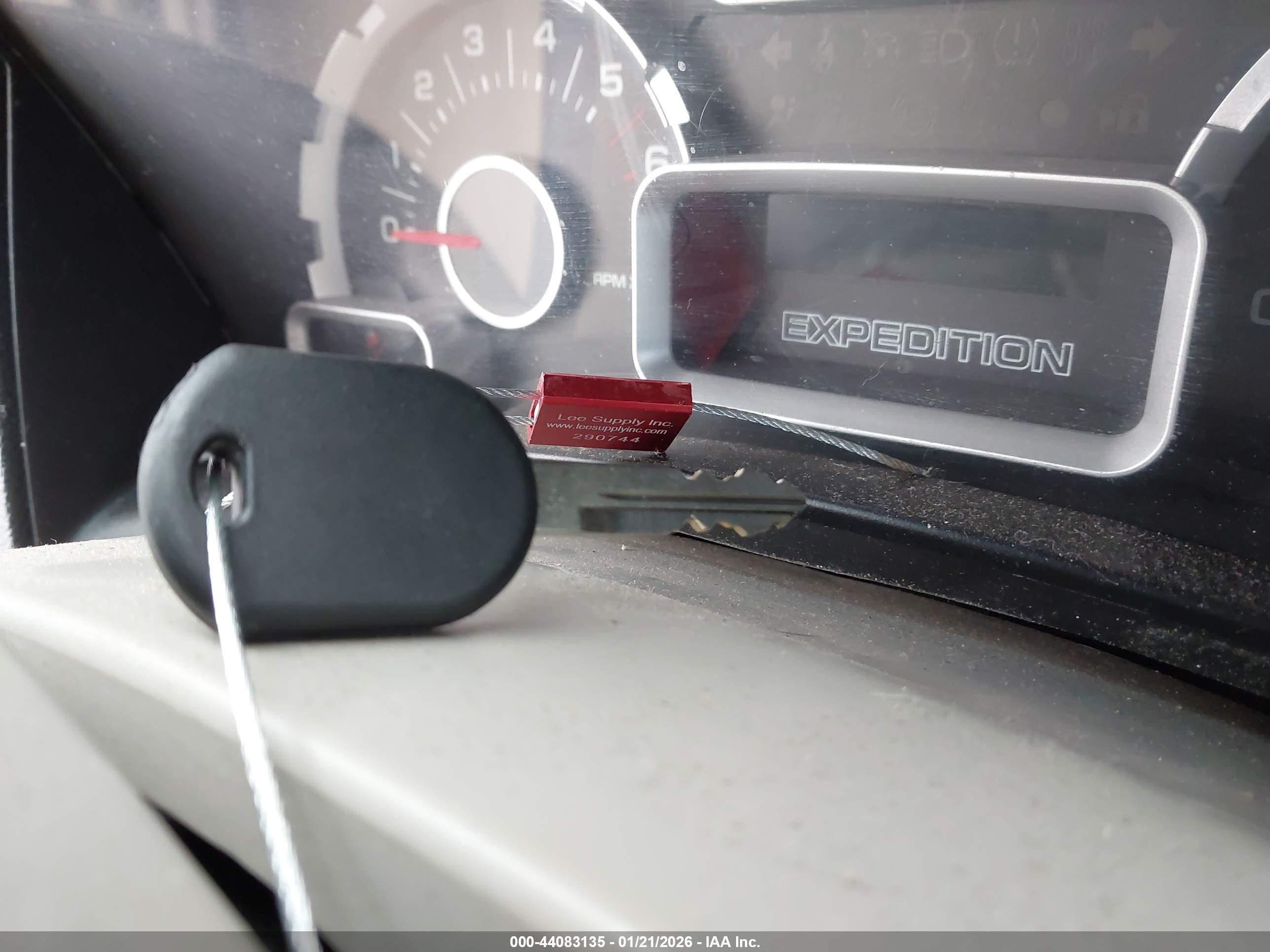 FORD EXPEDITION image 11