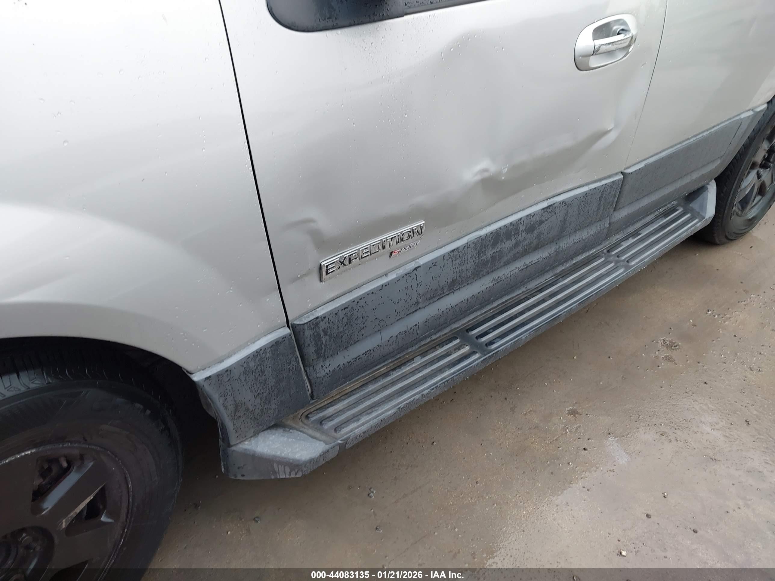 FORD EXPEDITION image 6